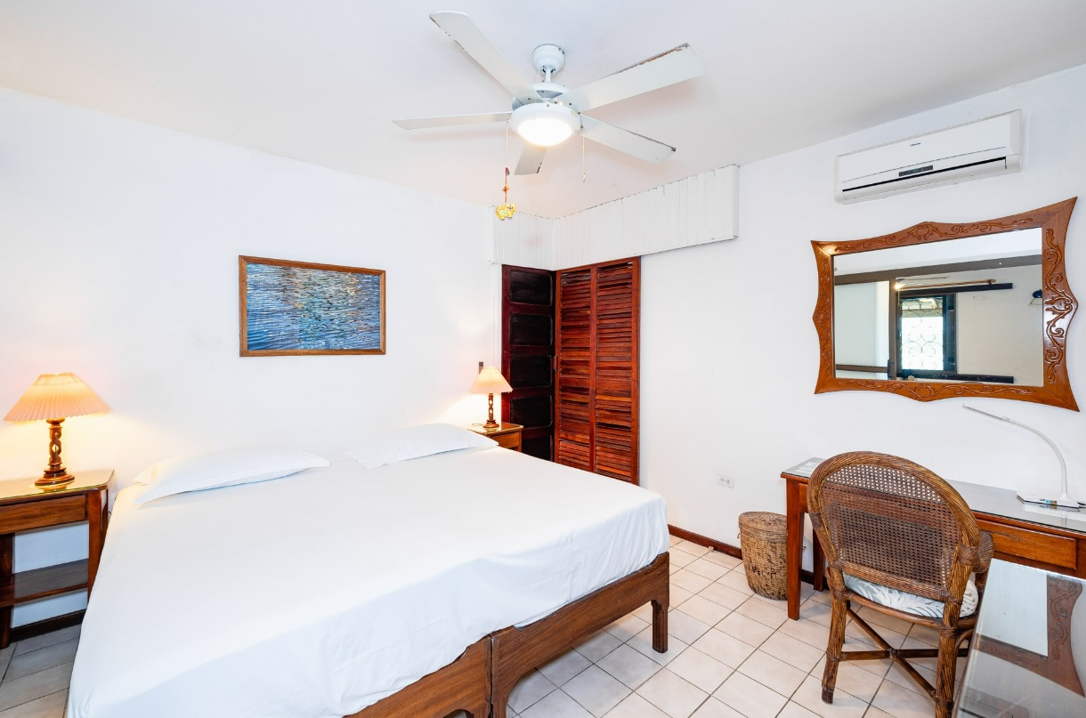 4 bed Single Family Homes For Sale in Playa Flamingo, Guanacaste - thumb 19