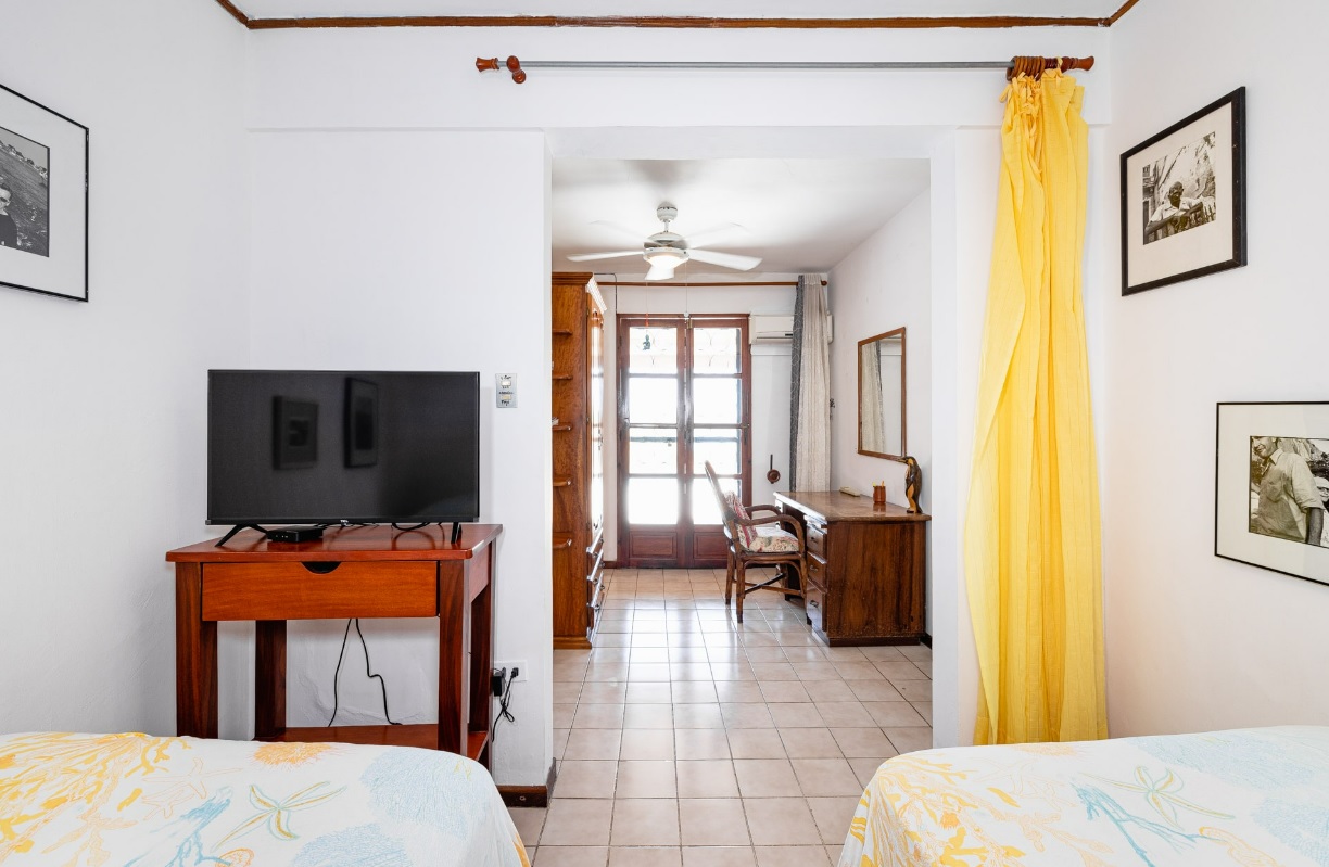 4 bed Single Family Homes For Sale in Playa Flamingo, Guanacaste - thumb 25