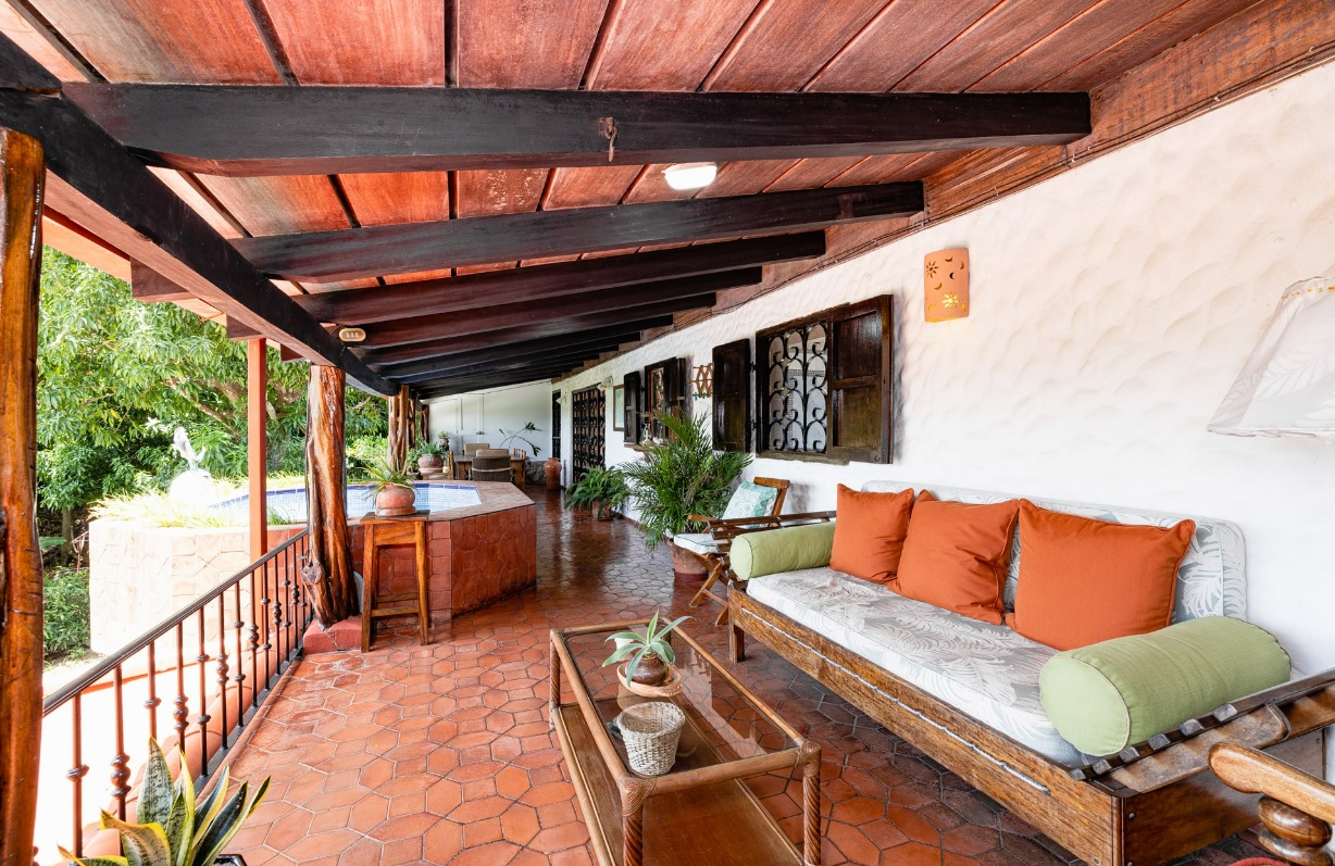 4 bed Single Family Homes For Sale in Playa Flamingo, Guanacaste - thumb 4