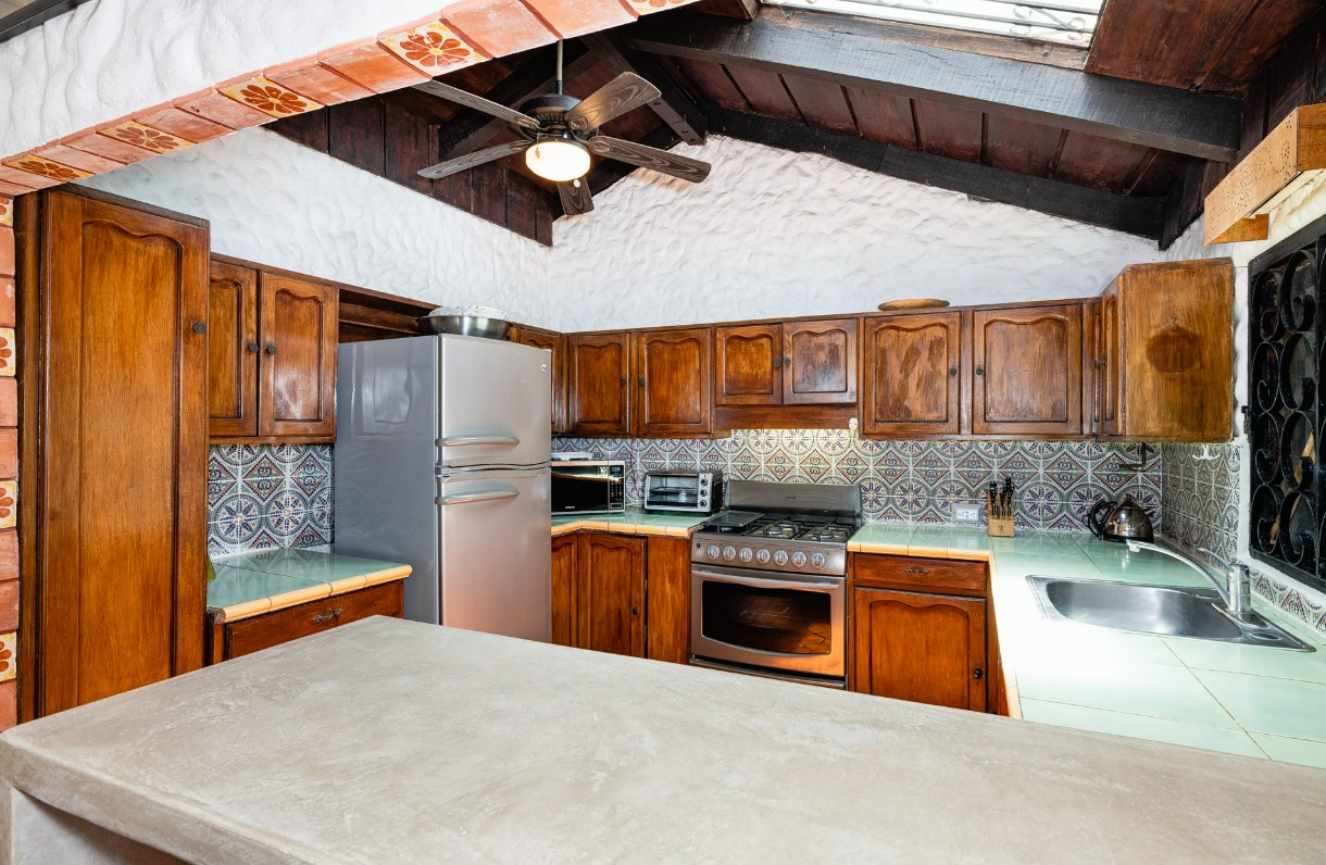 4 bed Single Family Homes For Sale in Playa Flamingo, Guanacaste - thumb 1