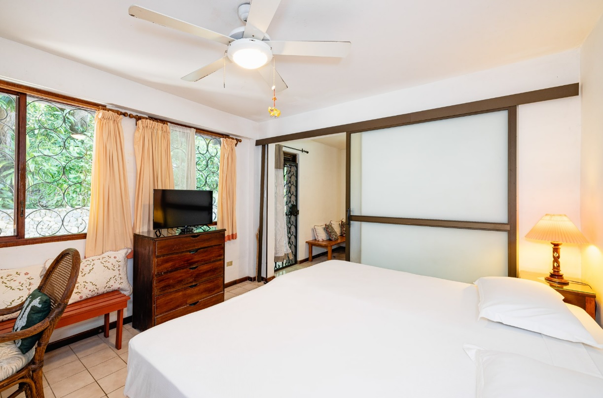 4 bed Single Family Homes For Sale in Playa Flamingo, Guanacaste - thumb 20