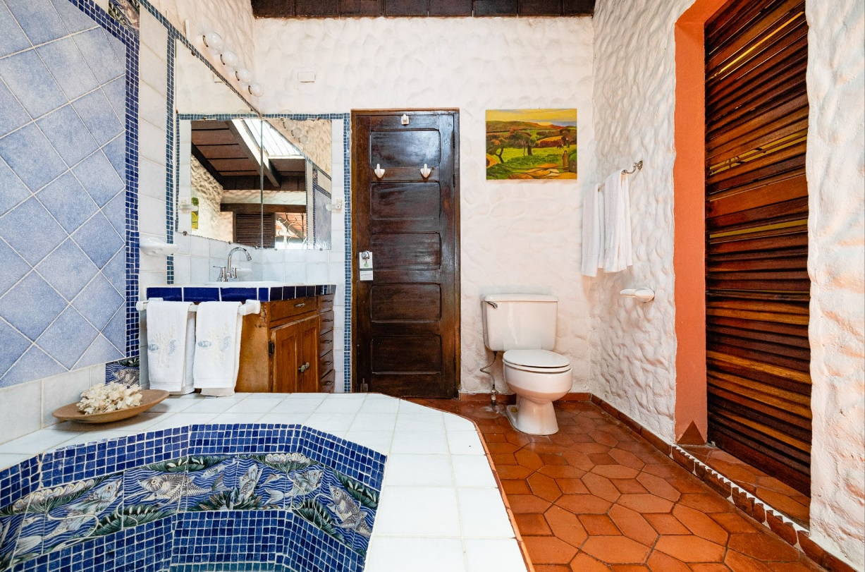 4 bed Single Family Homes For Sale in Playa Flamingo, Guanacaste - thumb 9