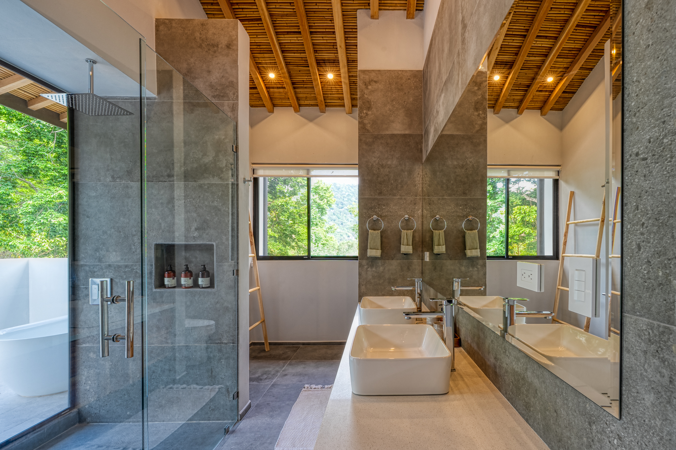 5 bed Single Family Homes For Sale in Dominical, Puntarenas - thumb 15