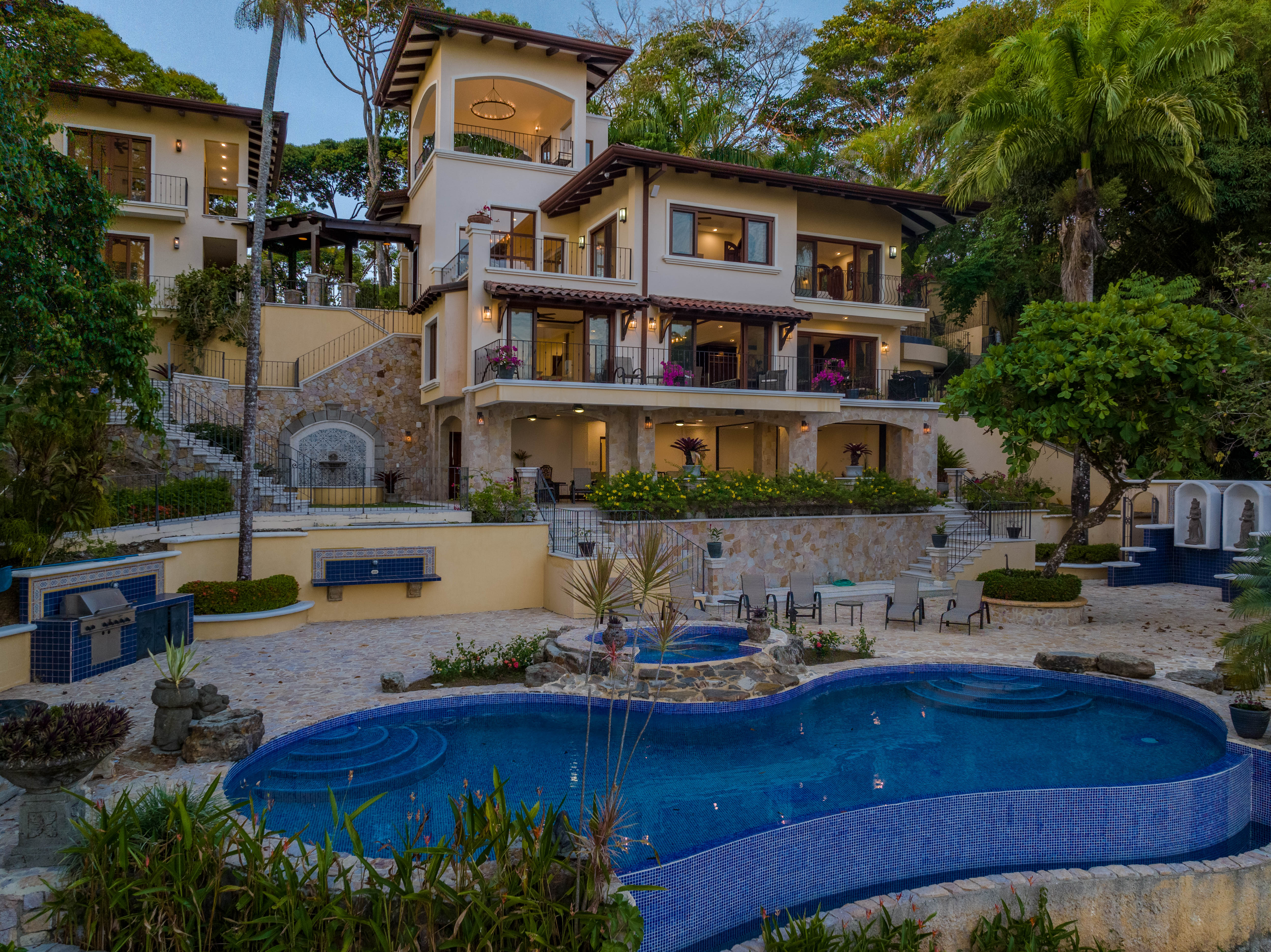 7 bed Single Family Homes For Sale in Dominical, Puntarenas - thumb 7