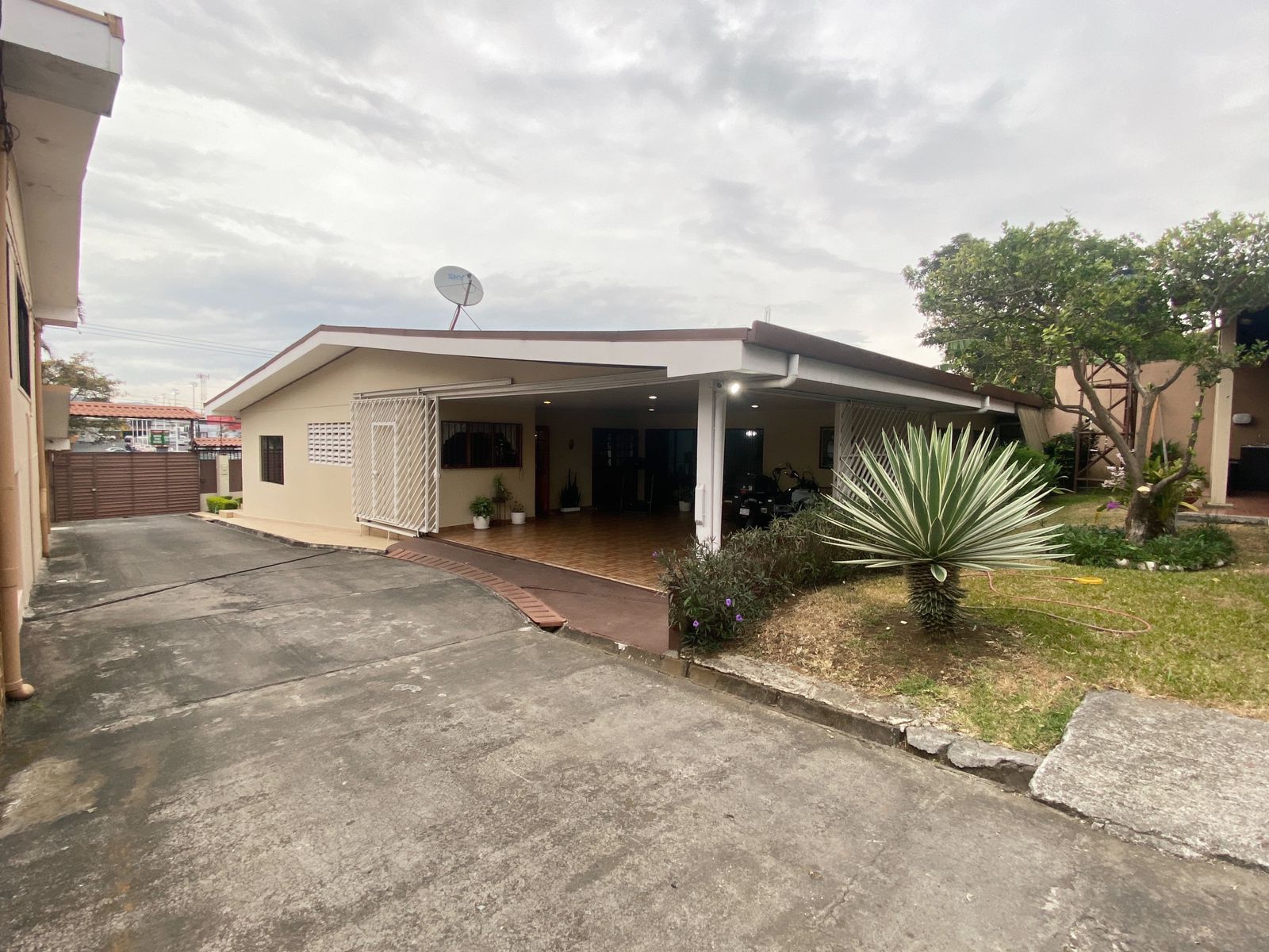 8 bed Single Family Homes For Sale in Desamparados, San Jose - thumb 3