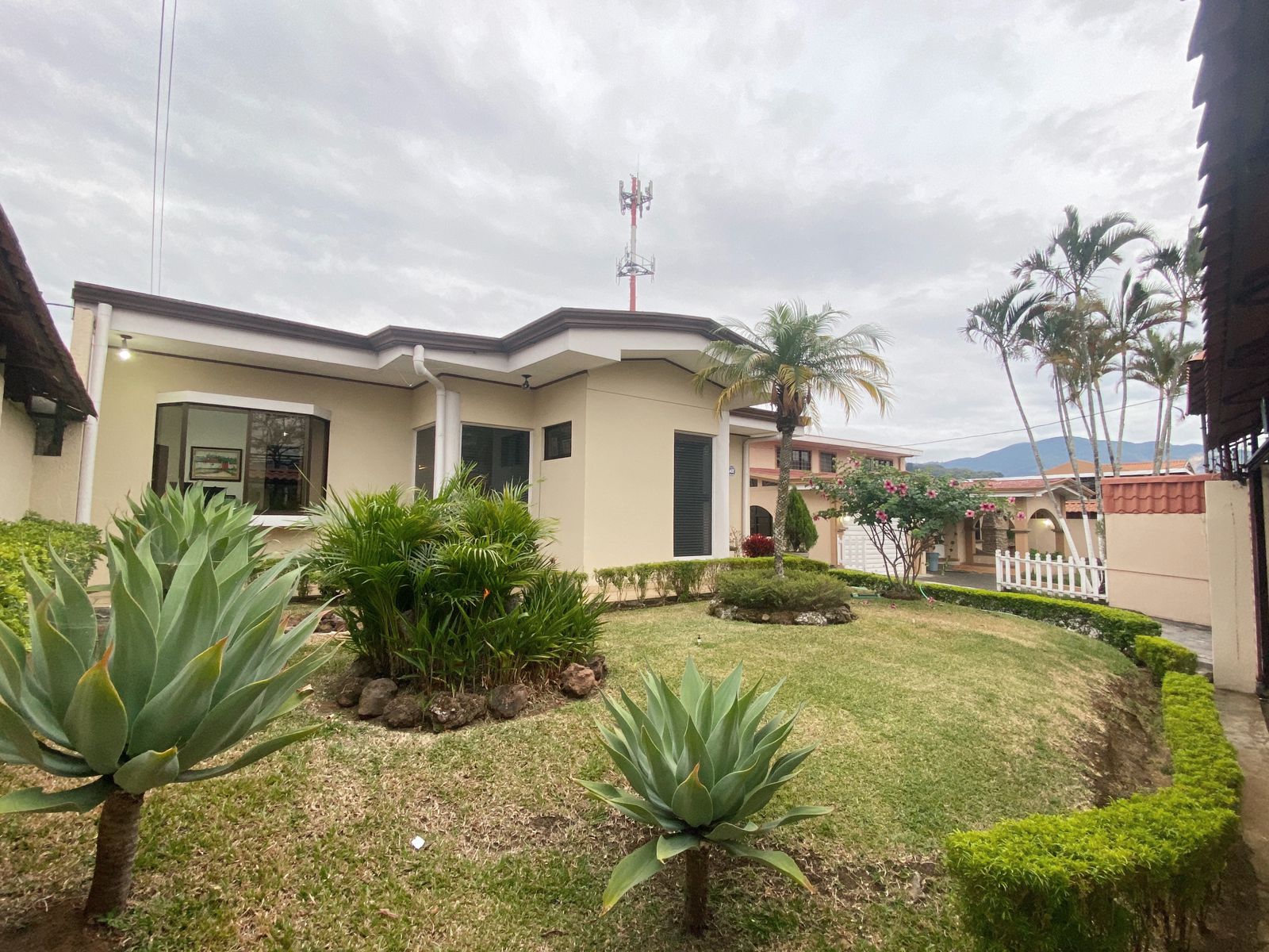 8 bed Single Family Homes For Sale in Desamparados, San Jose - thumb 7