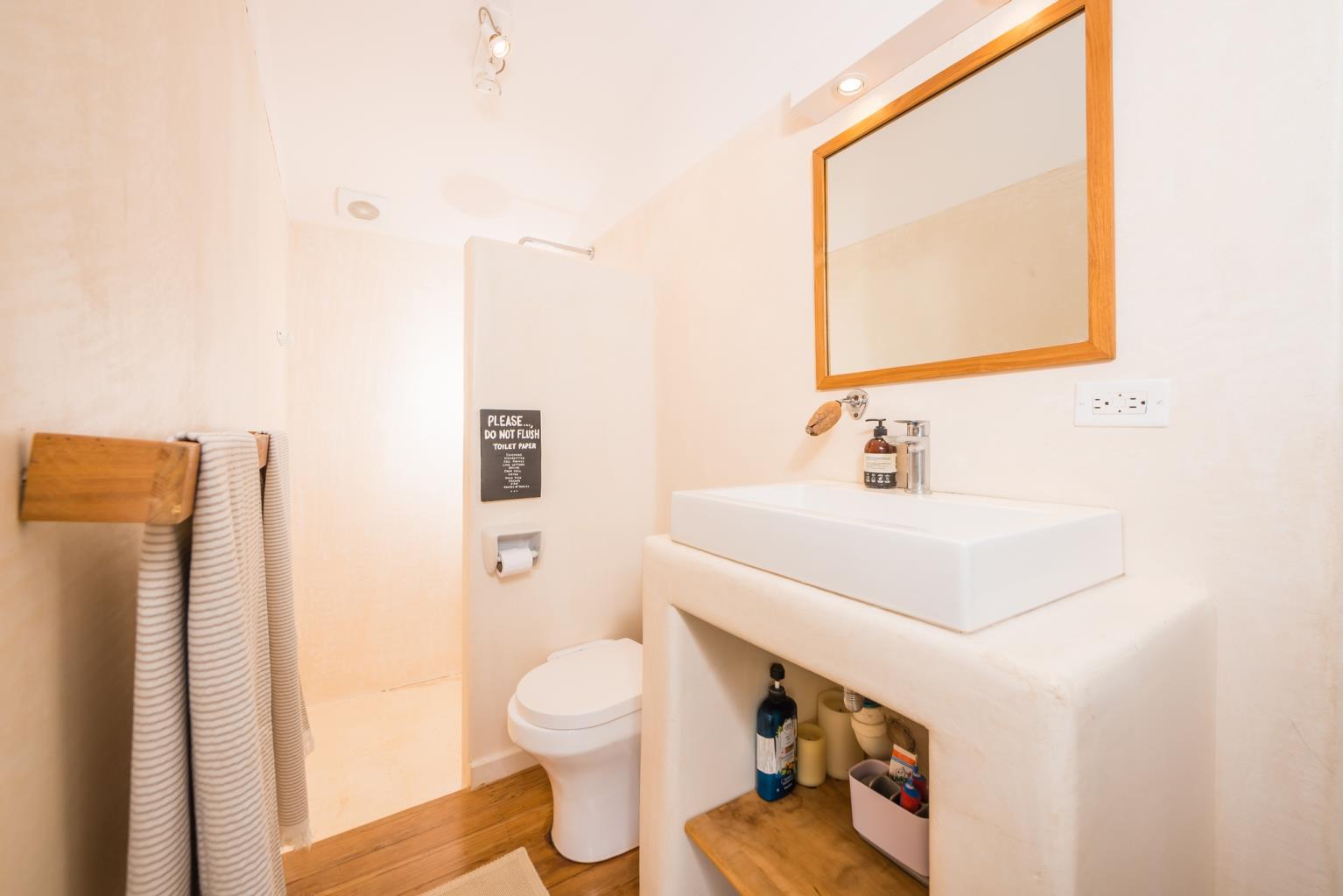 4 bed Single Family Homes For Sale in Playa Flamingo, Guanacaste - thumb 9