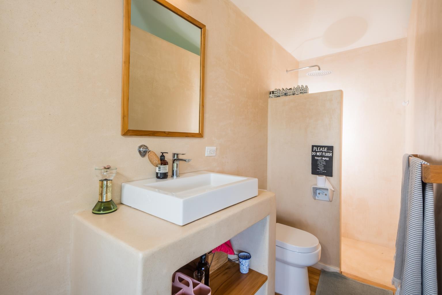 4 bed Single Family Homes For Sale in Playa Flamingo, Guanacaste - thumb 7