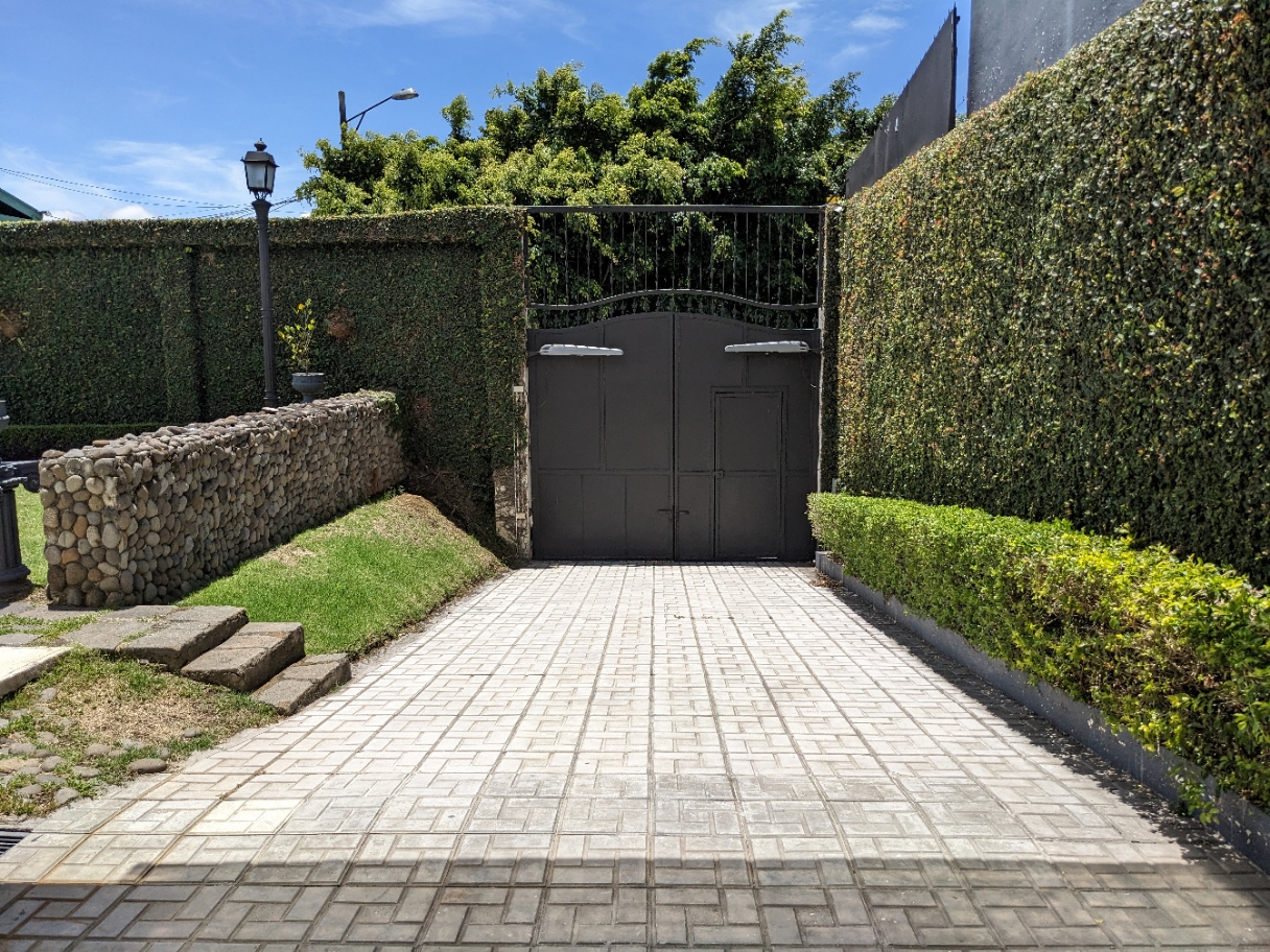 4 bed Single Family Homes For Sale in San Pedro, San Jose - thumb 25