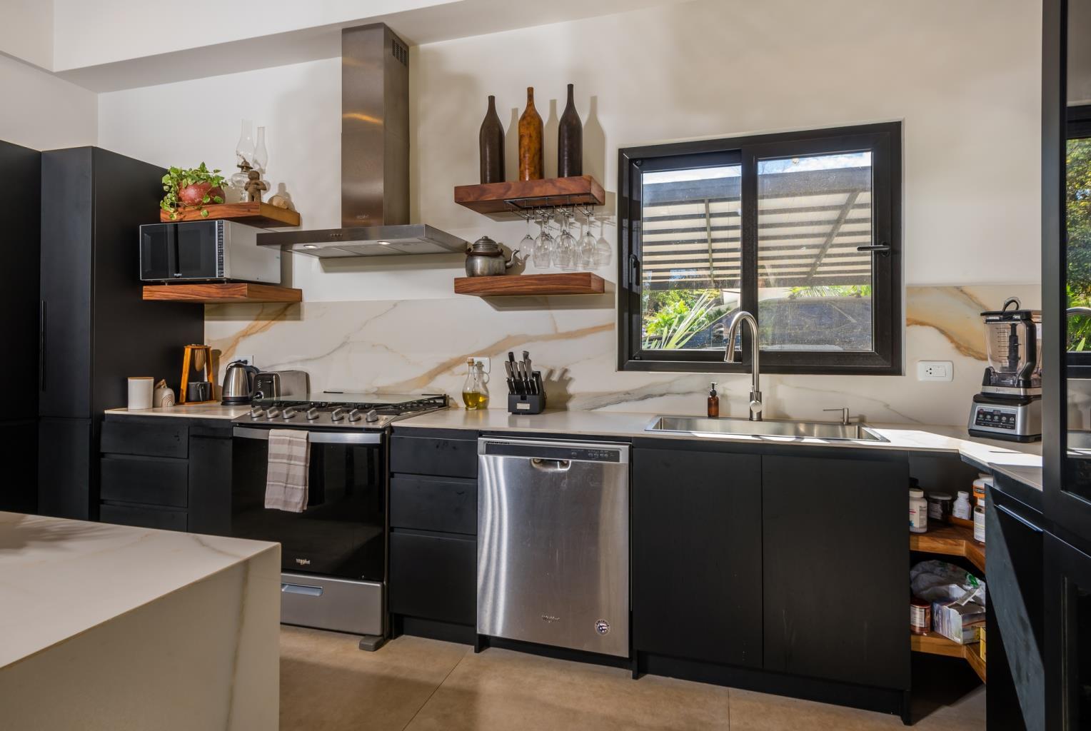 4 bed Single Family Homes For Sale in Tamarindo, Guanacaste - thumb 3