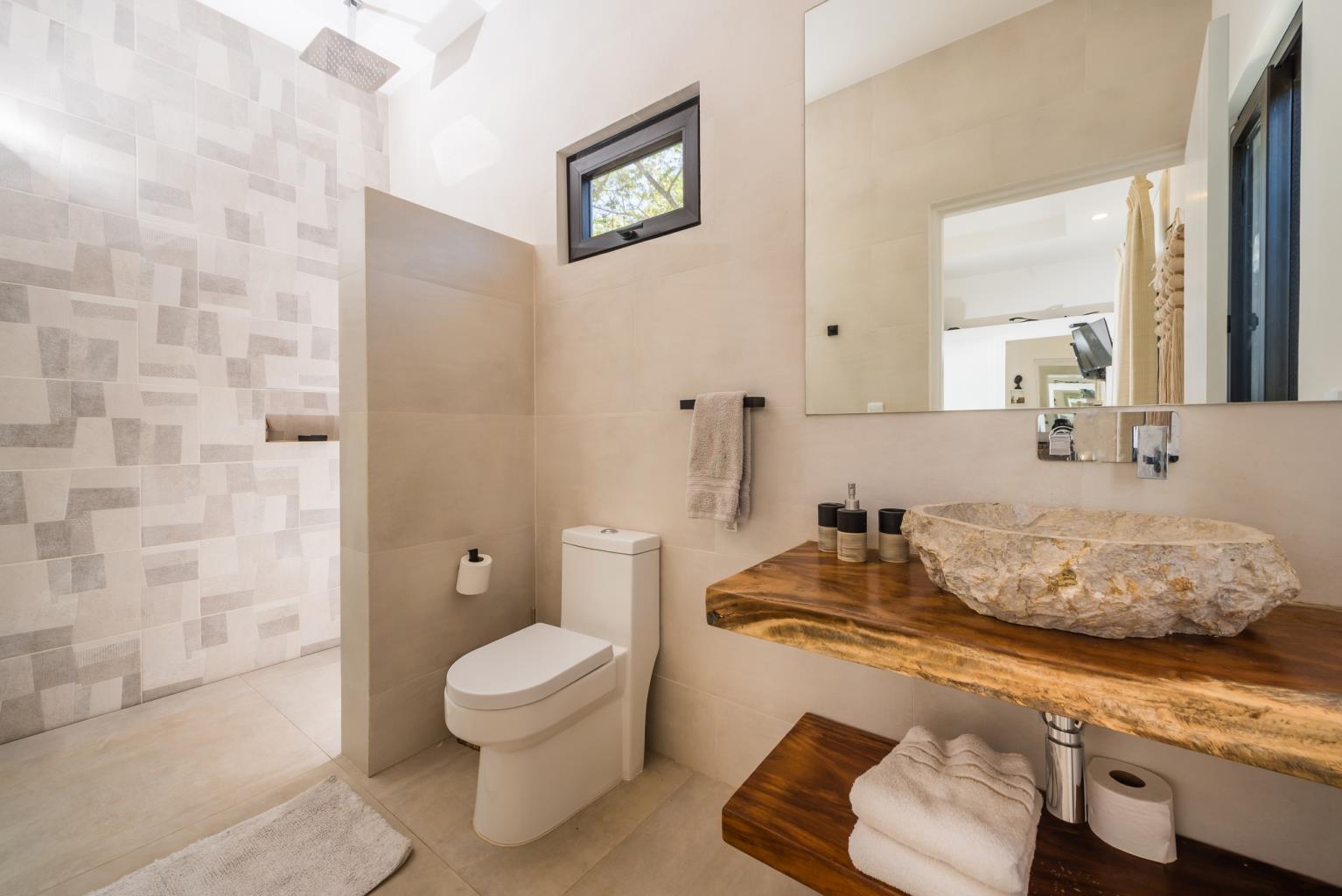 4 bed Single Family Homes For Sale in Tamarindo, Guanacaste - thumb 10