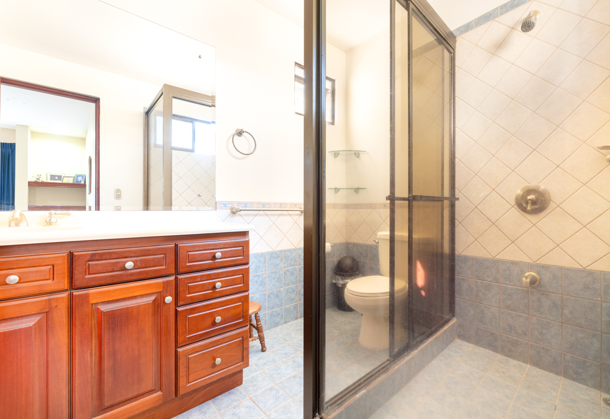 4 bed Single Family Homes For Sale in Curridabat, San Jose - thumb 18