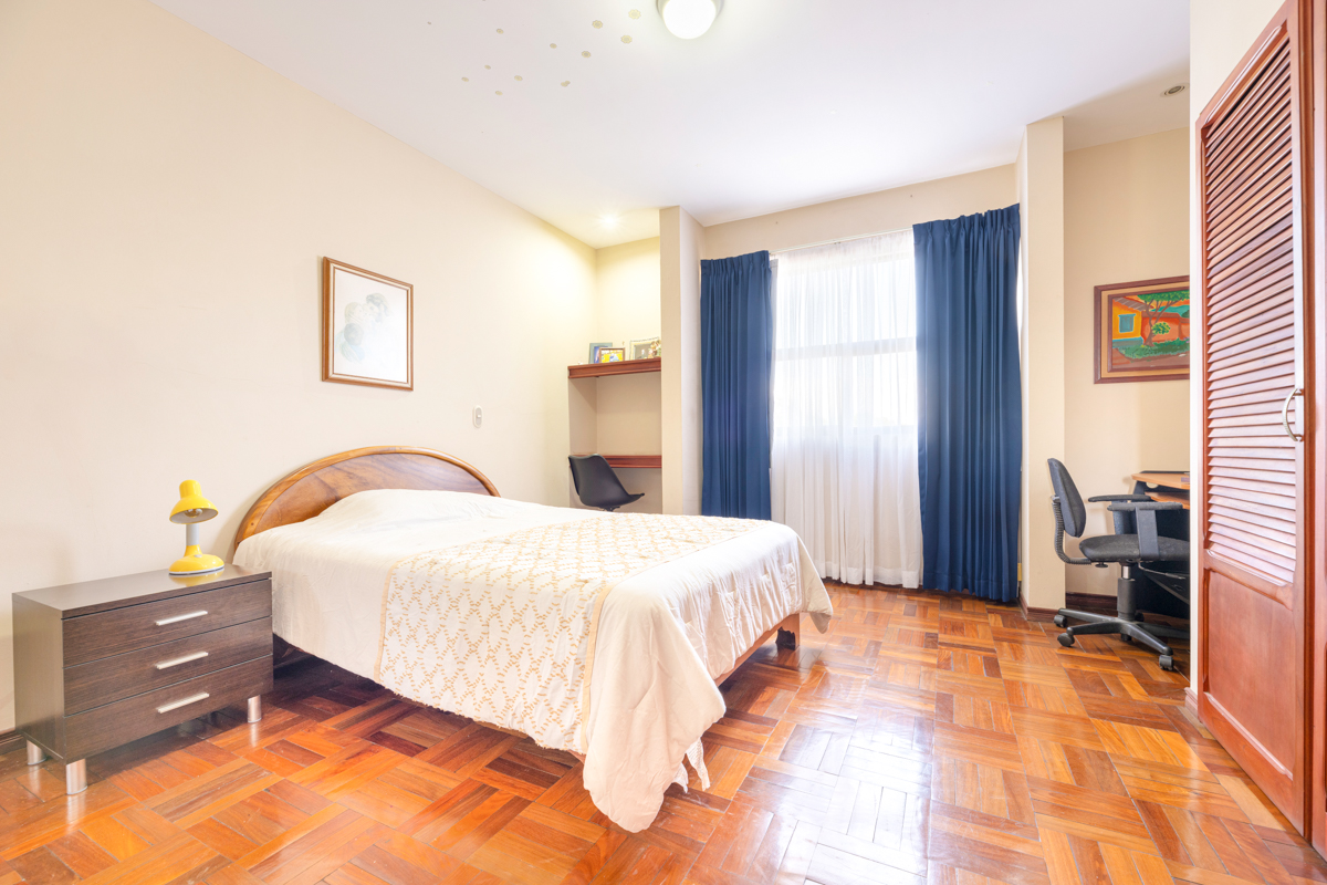 4 bed Single Family Homes For Sale in Curridabat, San Jose - thumb 17