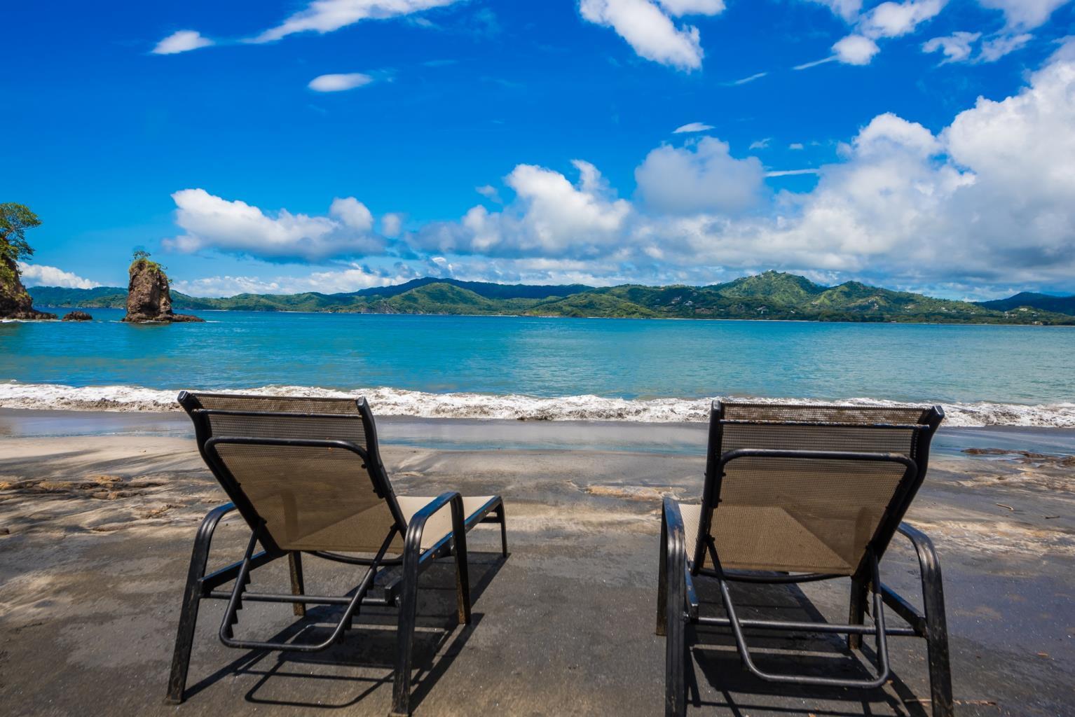 4 bed Single Family Homes For Sale in Playa Flamingo, Guanacaste - thumb 1