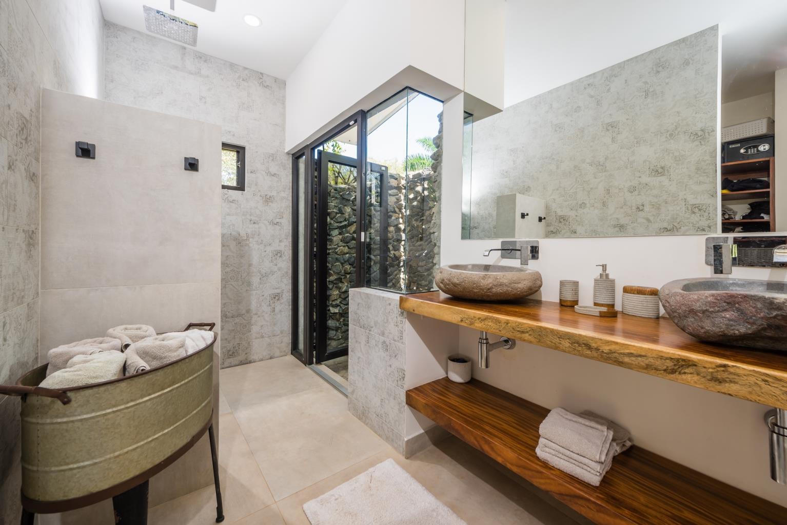 4 bed Single Family Homes For Sale in Tamarindo, Guanacaste - thumb 20