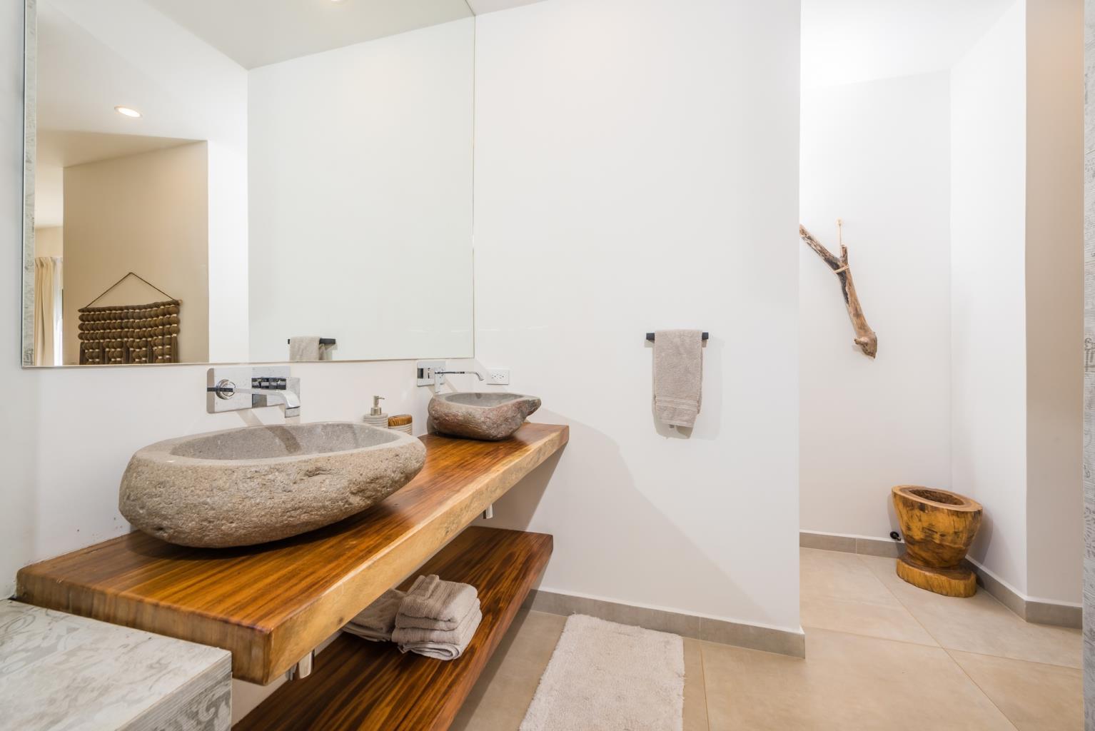 4 bed Single Family Homes For Sale in Tamarindo, Guanacaste - thumb 14