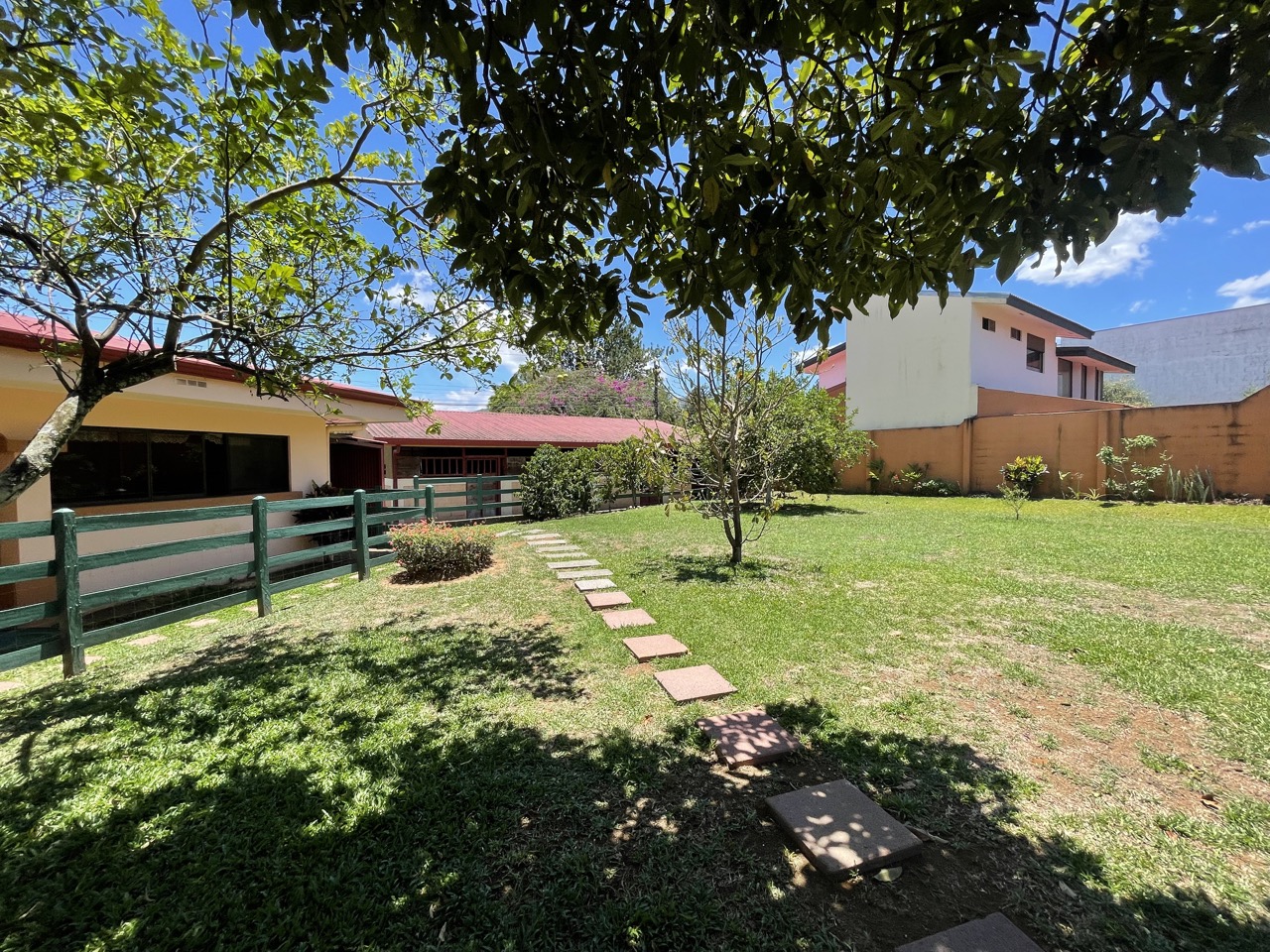 4 bed Single Family Homes For Sale in Ciudad Colon, San Jose - thumb 27