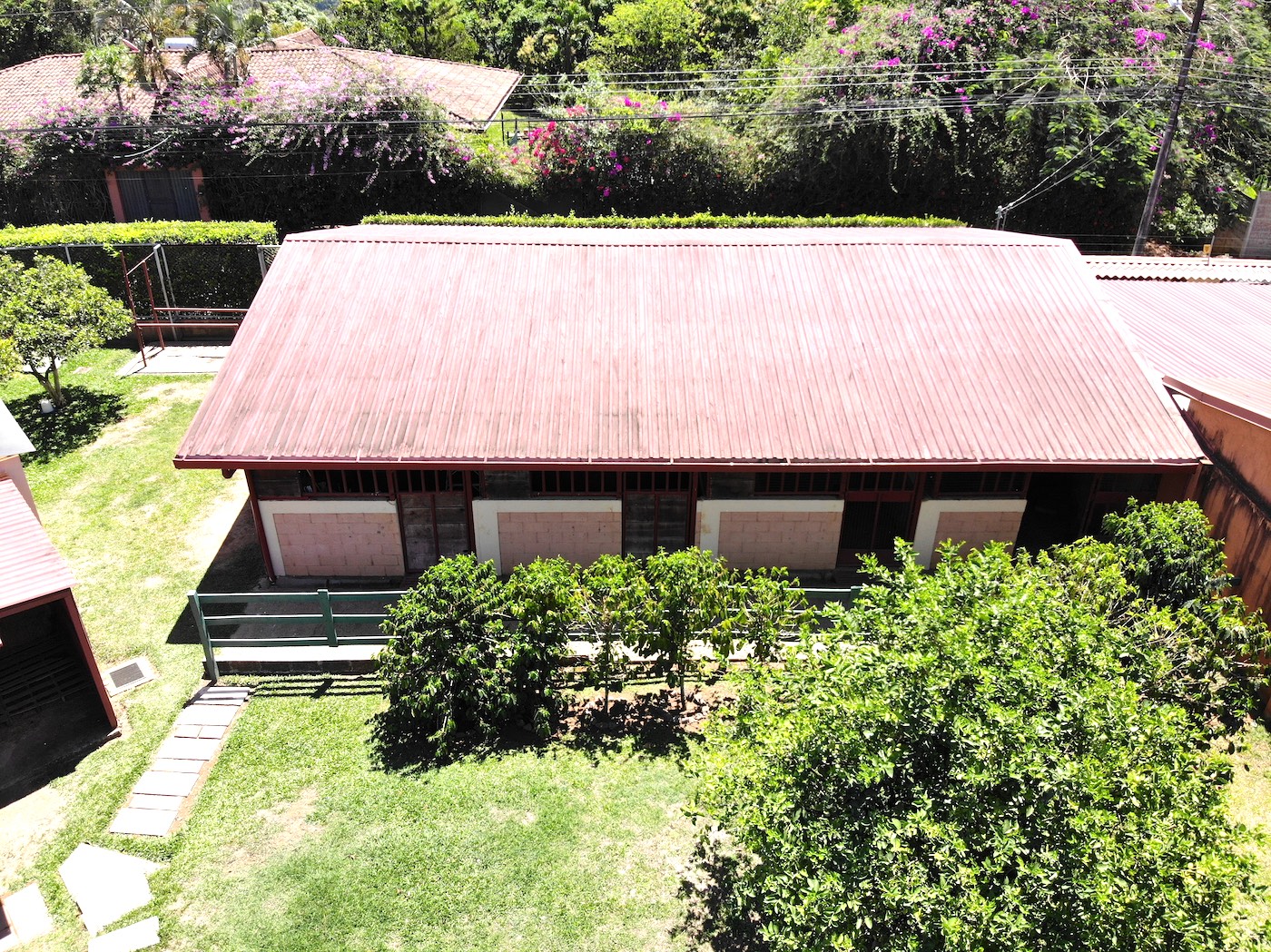 4 bed Single Family Homes For Sale in Ciudad Colon, San Jose - thumb 2