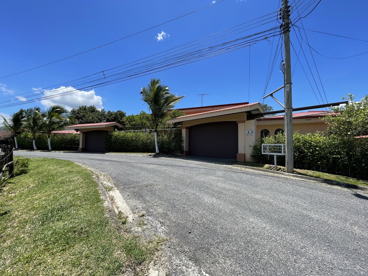 4 bed Single Family Homes For Sale in Ciudad Colon, San Jose - thumb 5