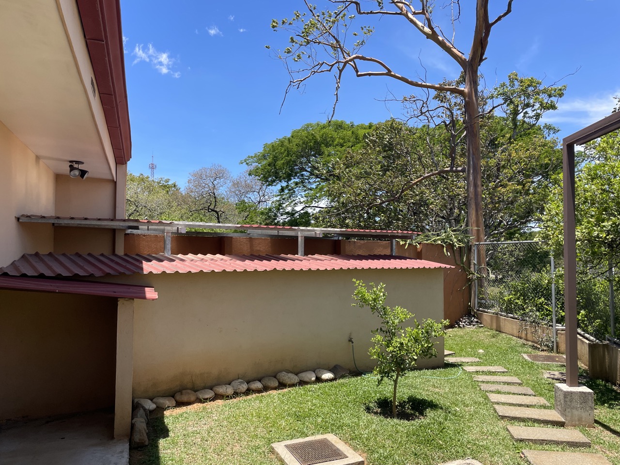 4 bed Single Family Homes For Sale in Ciudad Colon, San Jose - thumb 28