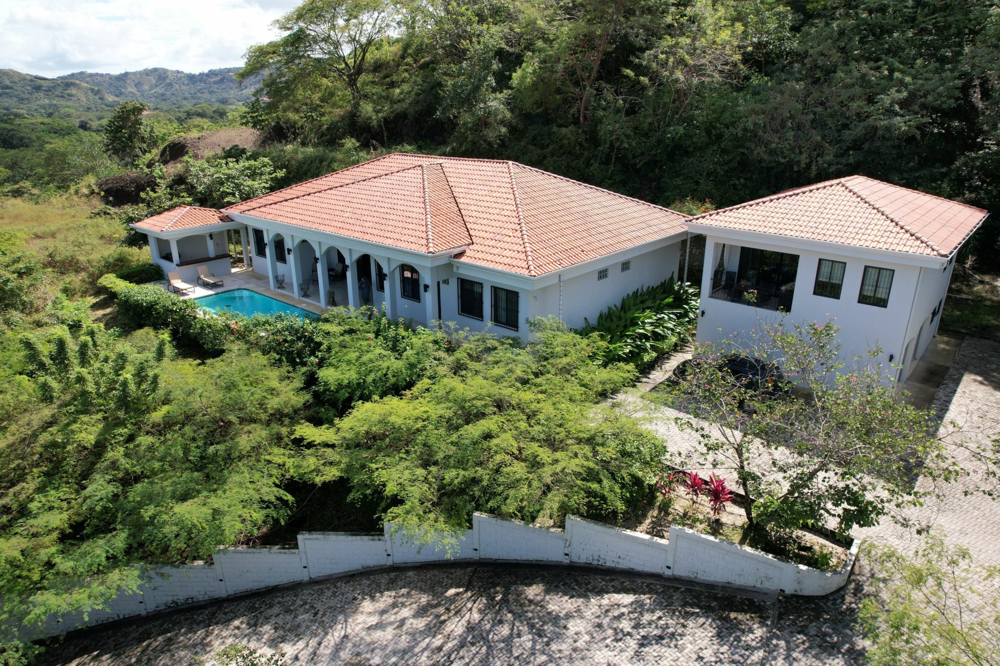 5 bed Single Family Homes For Sale in Playas Del Coco, Guanacaste - thumb 2
