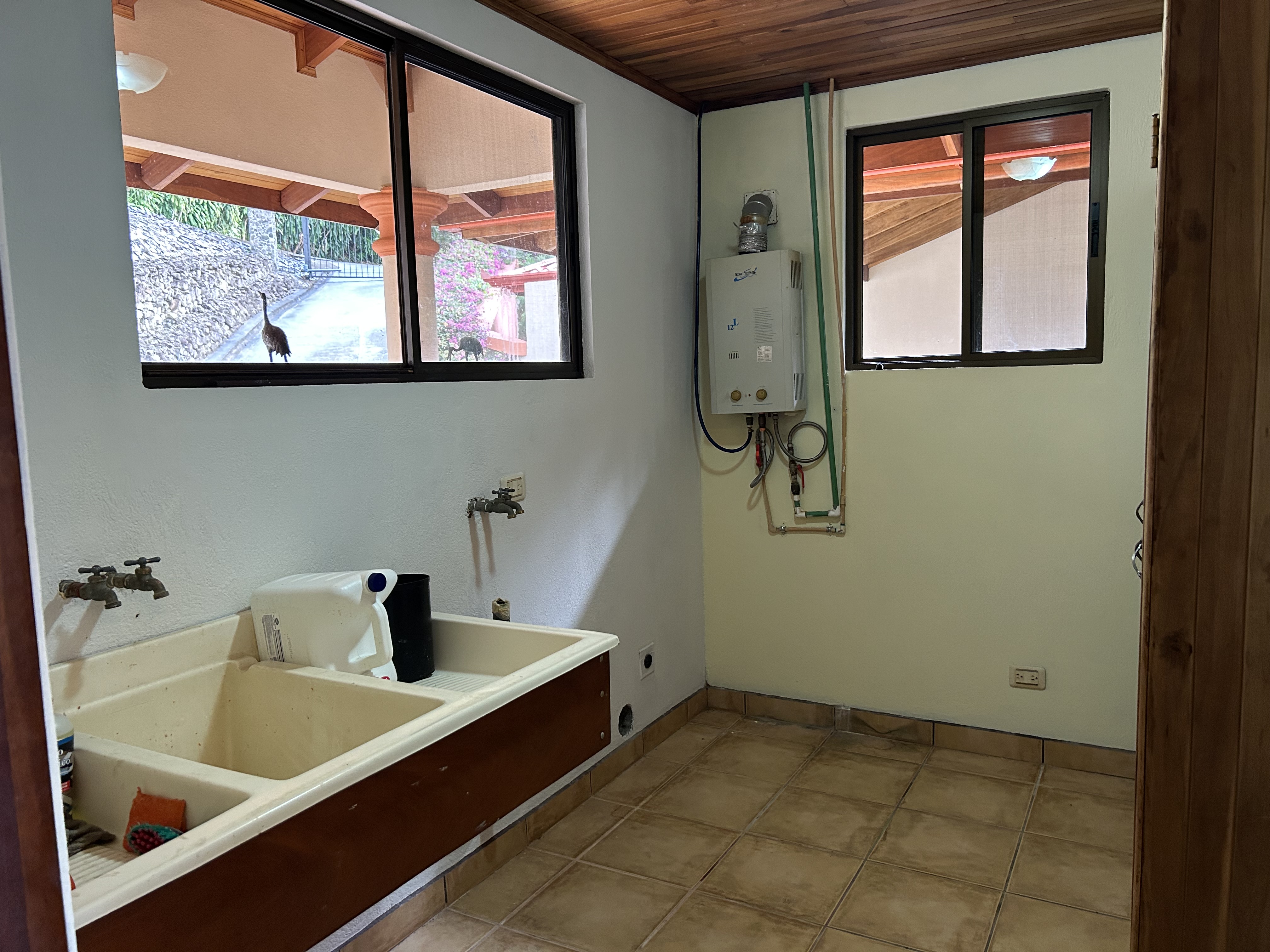 4 bed Single Family Homes For Sale in Atenas, Alajuela - thumb 12