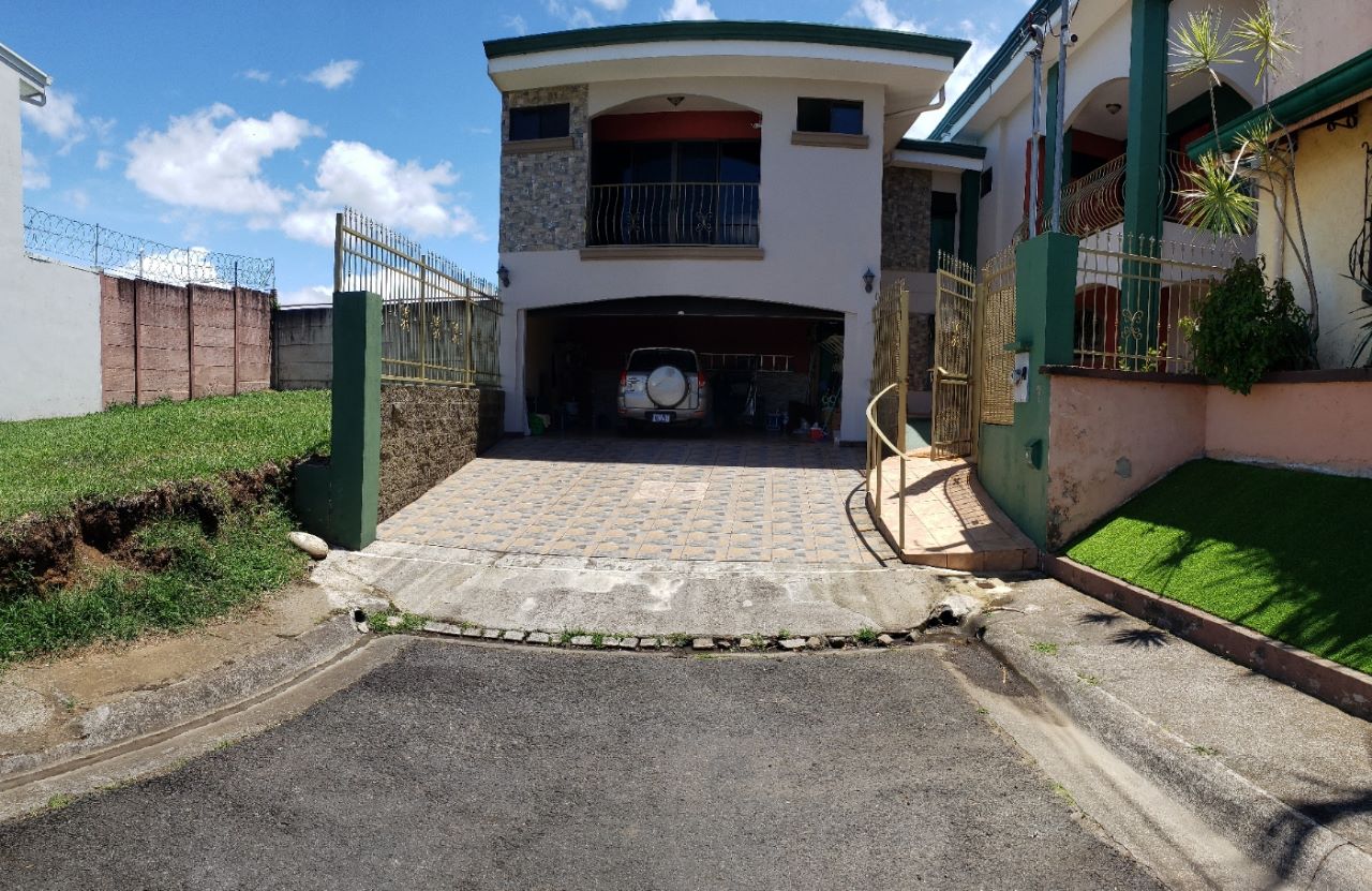 5 bed Single Family Homes For Sale in Grecia, Alajuela - thumb 1