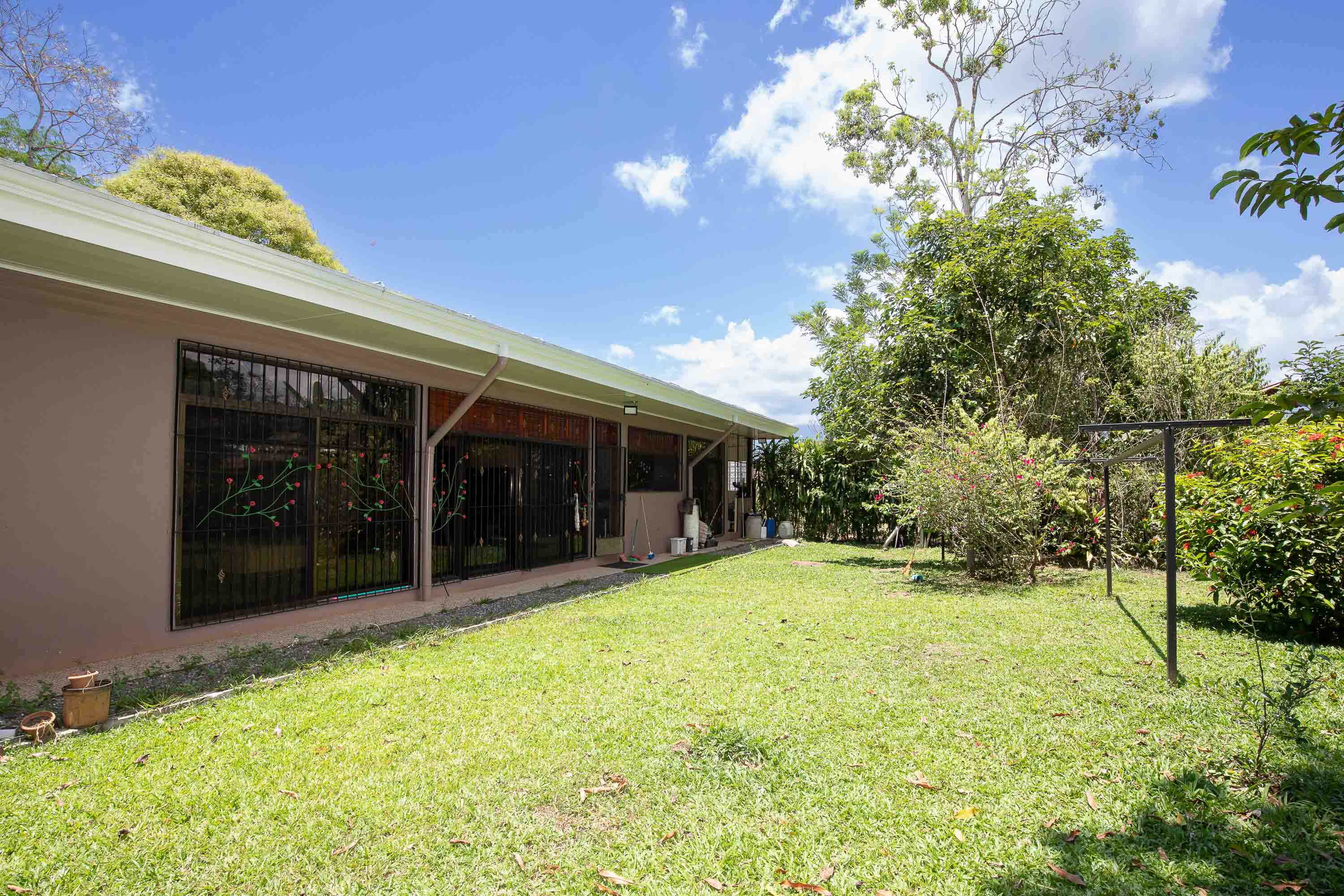 4 bed Single Family Homes For Sale in Quepos, Puntarenas - thumb 4