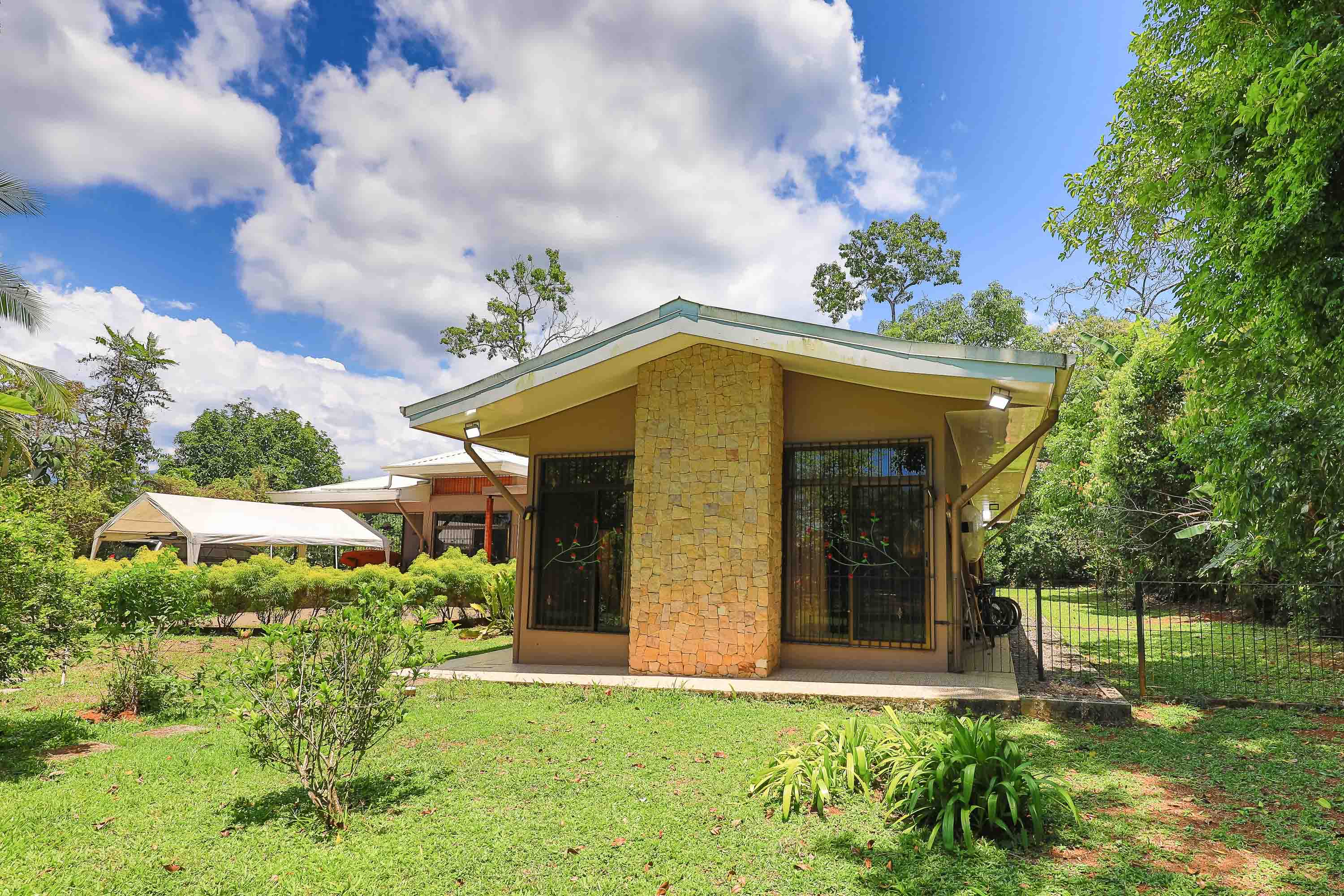 4 bed Single Family Homes For Sale in Quepos, Puntarenas - thumb 3