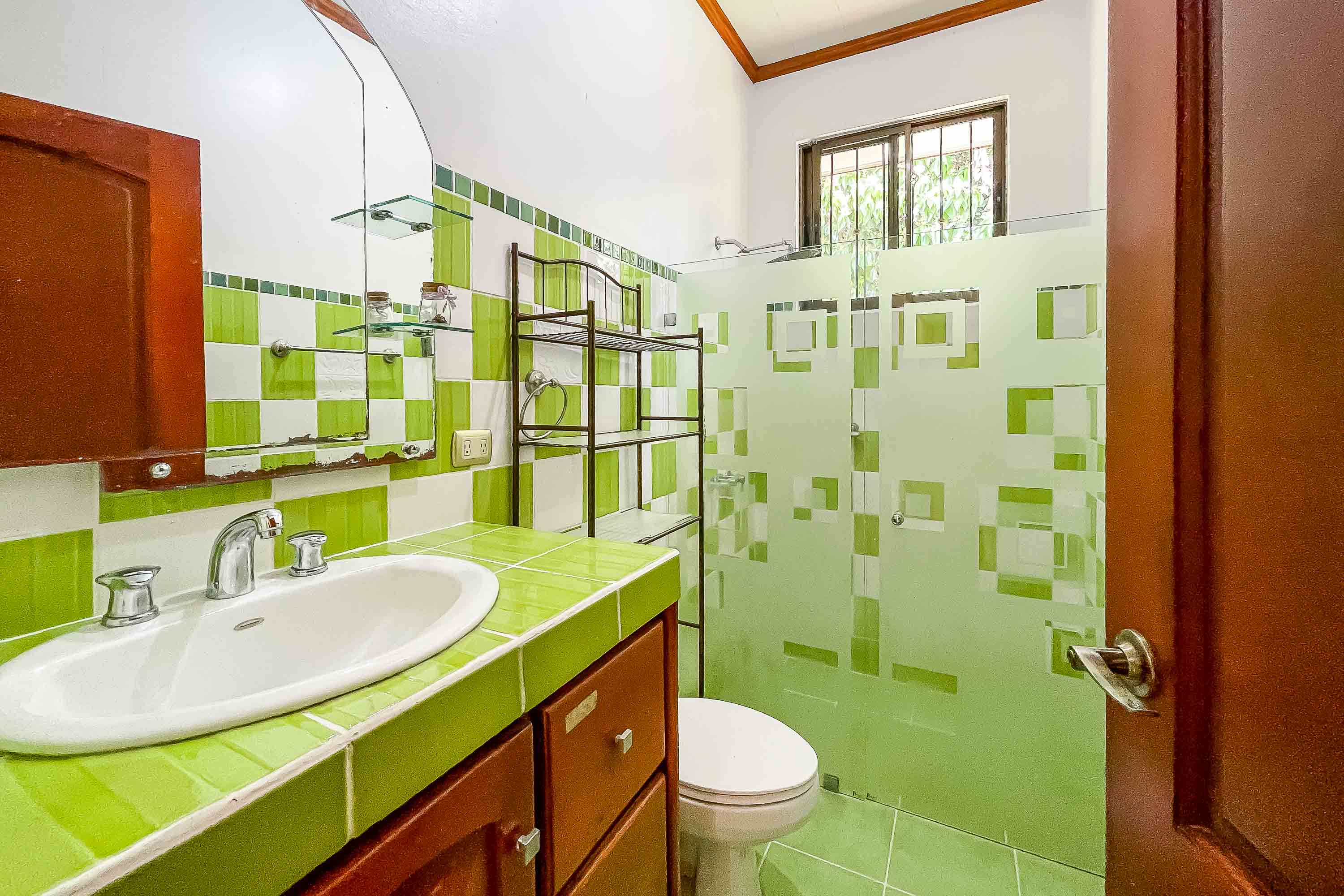 4 bed Single Family Homes For Sale in Quepos, Puntarenas - thumb 18