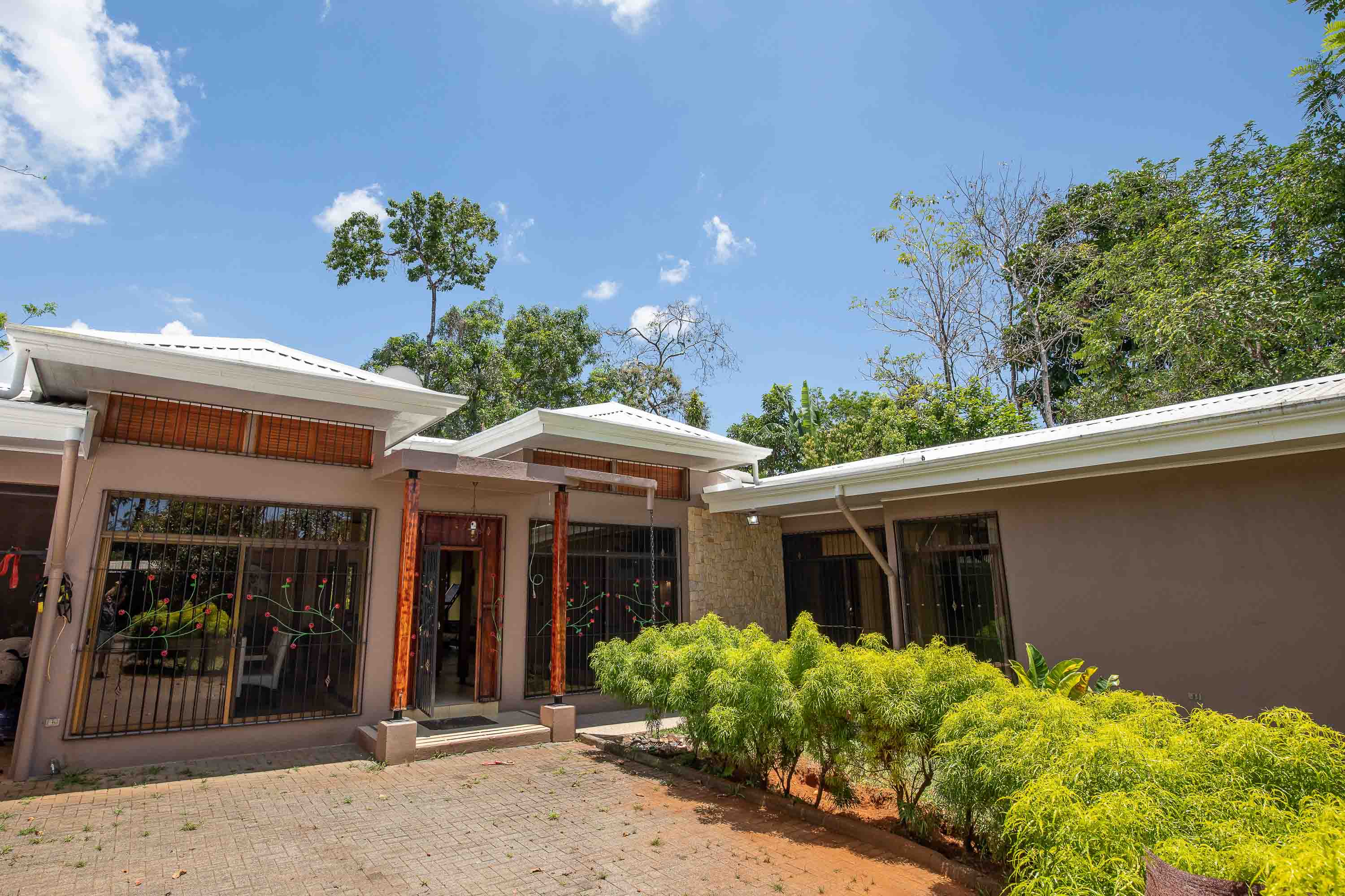 4 bed Single Family Homes For Sale in Quepos, Puntarenas - thumb 2