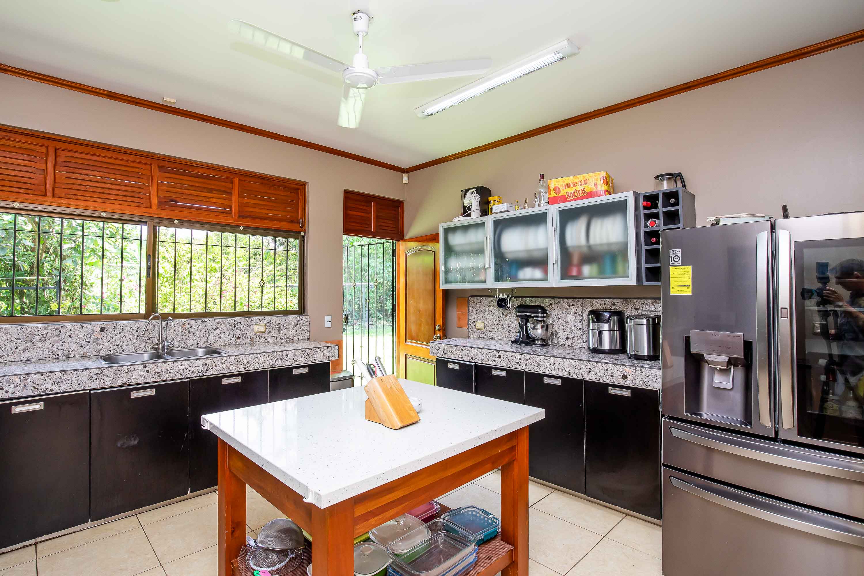 4 bed Single Family Homes For Sale in Quepos, Puntarenas - thumb 9