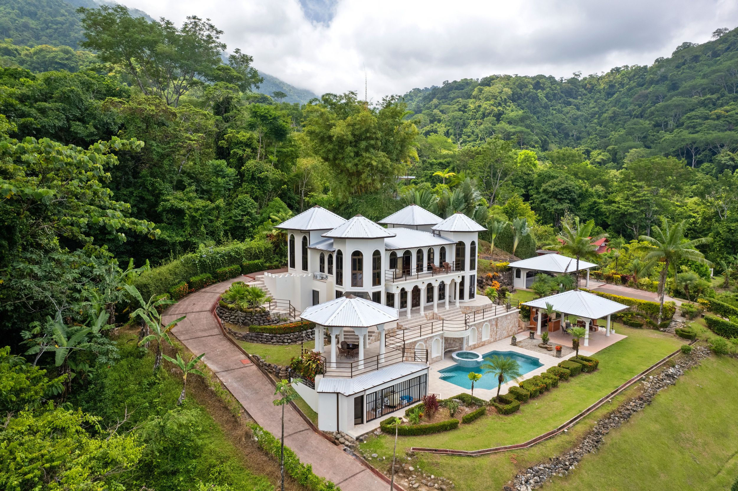 7 bed Single Family Homes For Sale in Ojochal, Puntarenas - thumb 2