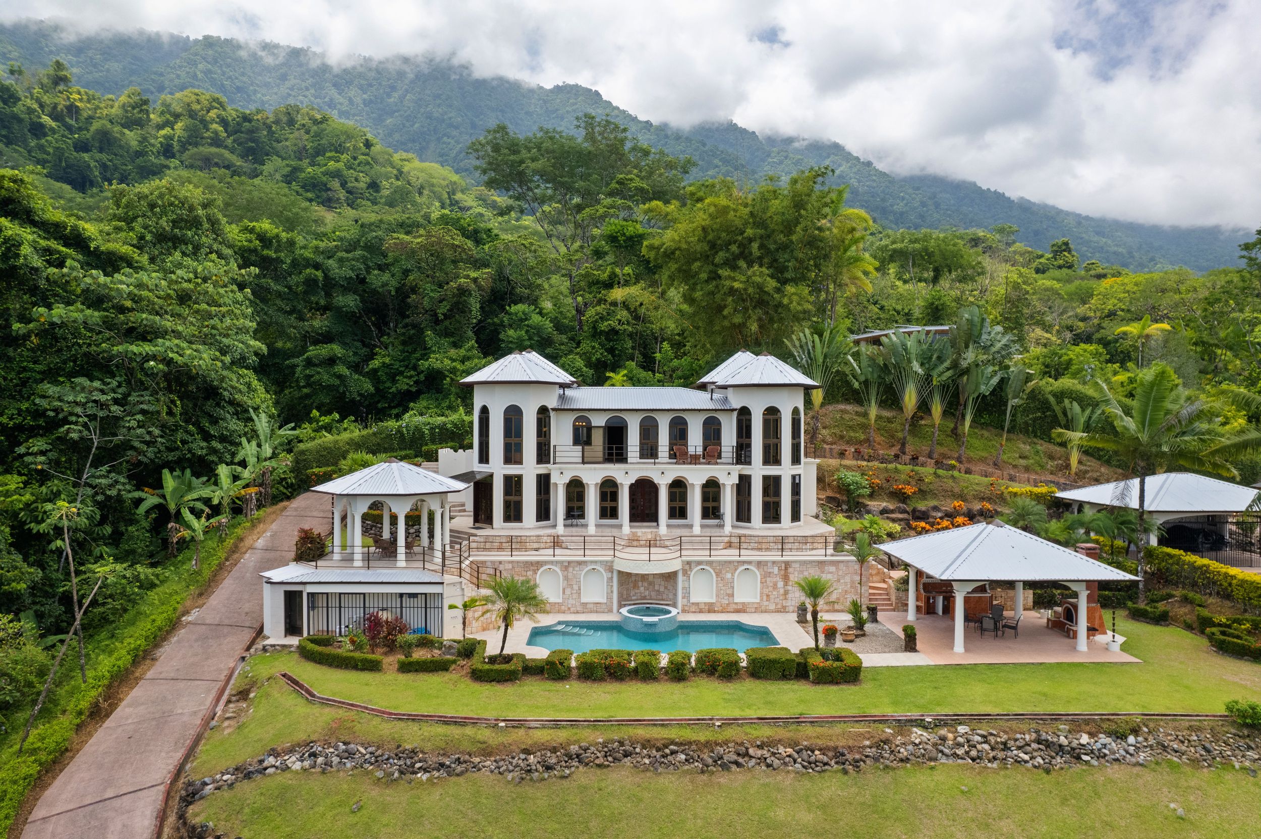 7 bed Single Family Homes For Sale in Ojochal, Puntarenas - thumb 3