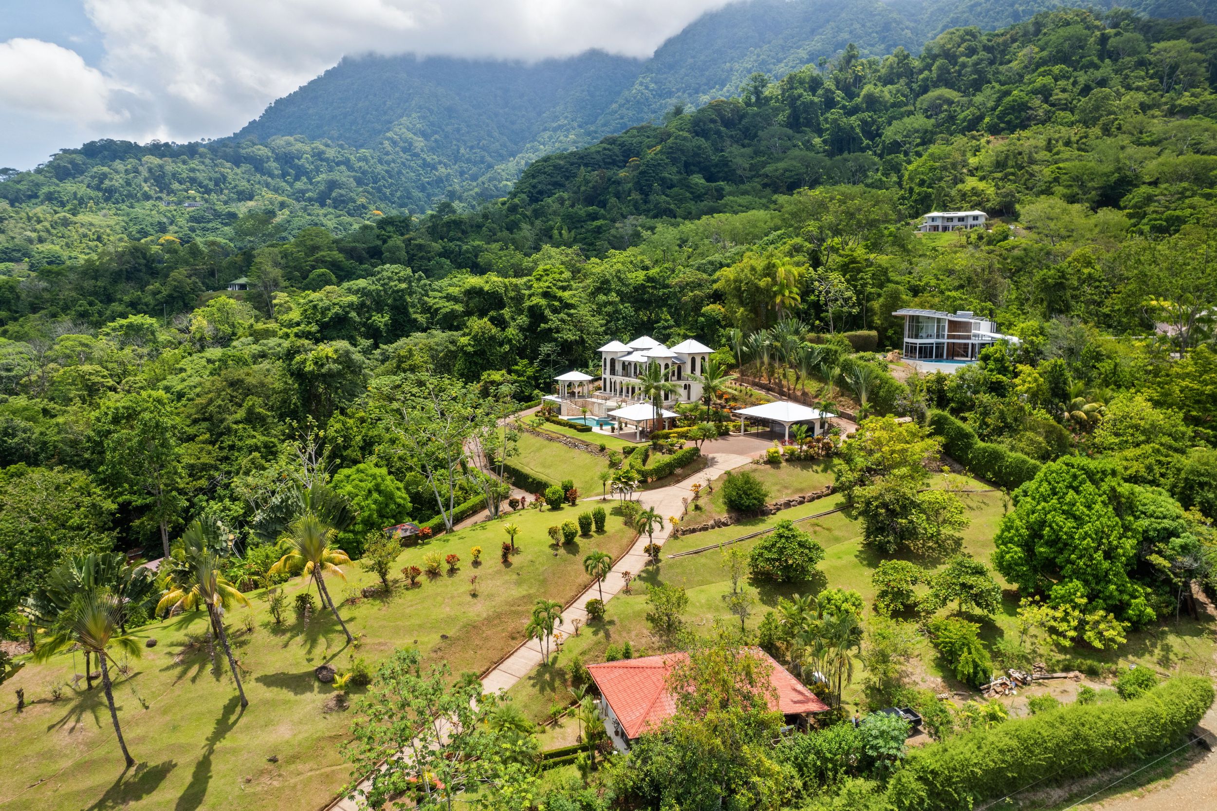 7 bed Single Family Homes For Sale in Ojochal, Puntarenas - thumb 4