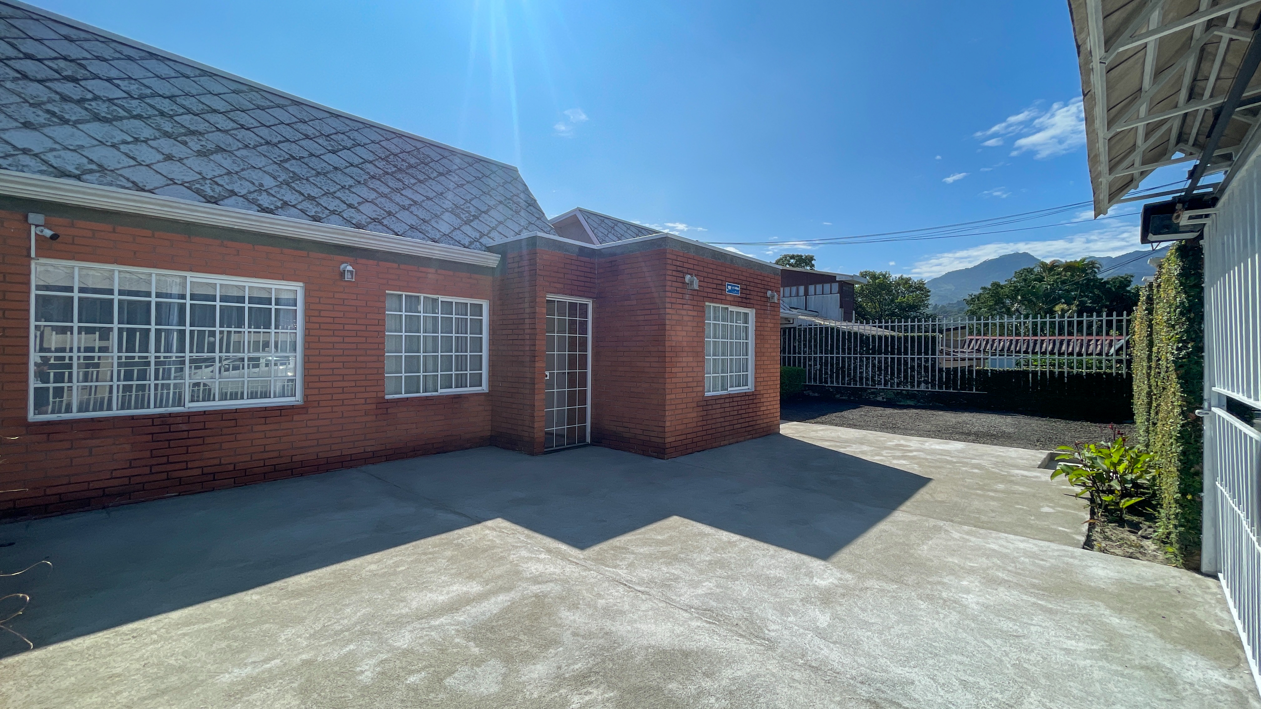 4 bed Single Family Homes For Sale in Escazu, San Jose - thumb 3