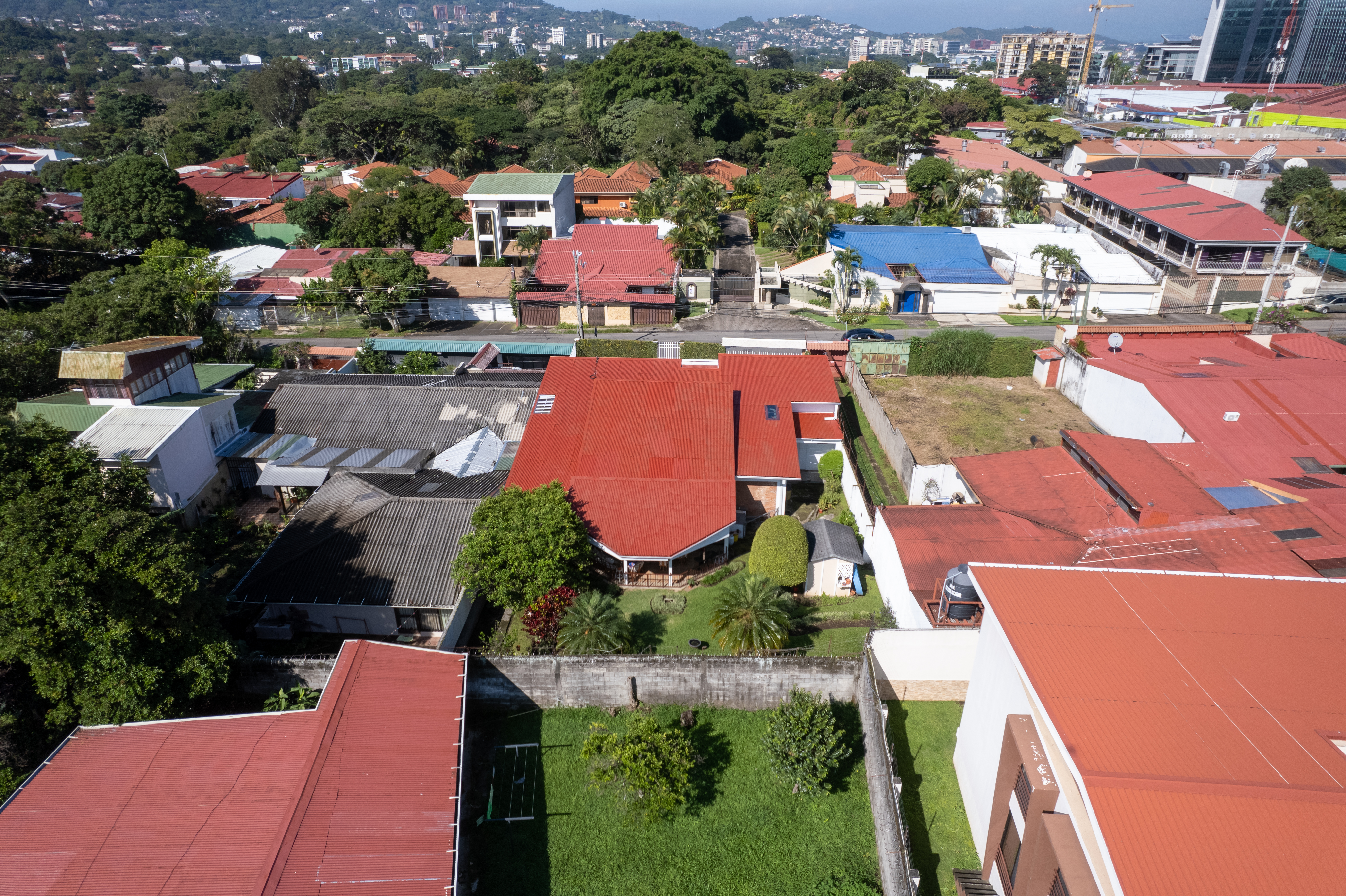 4 bed Single Family Homes For Sale in Escazu, San Jose - thumb 4