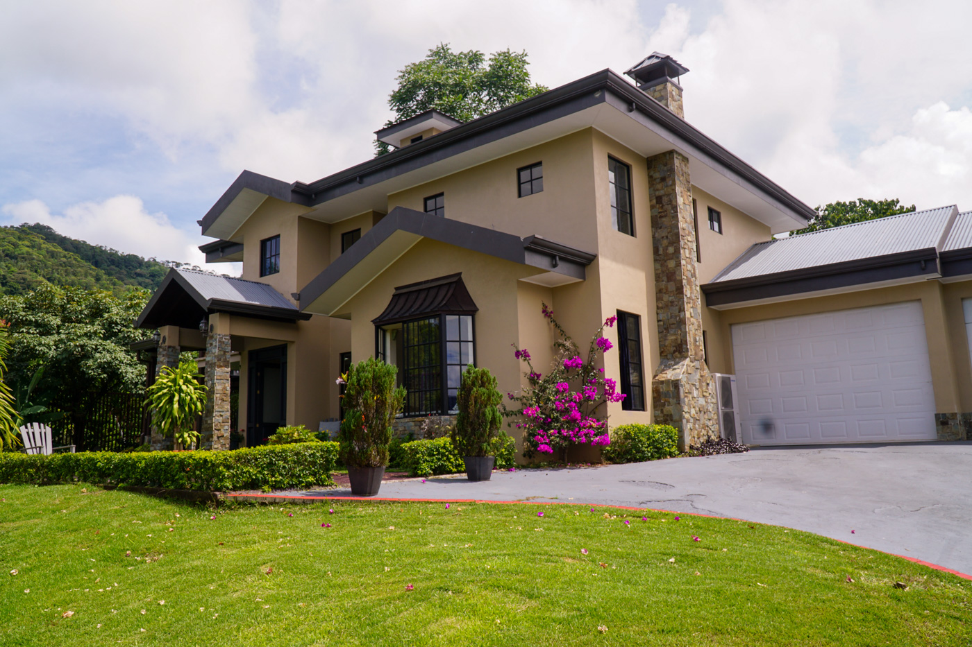 3 bed Single Family Homes For Sale in Perez Zeledon, San Jose - thumb 1