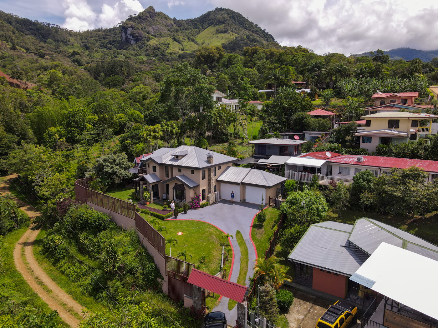 3 bed Single Family Homes For Sale in Perez Zeledon, San Jose - thumb 2