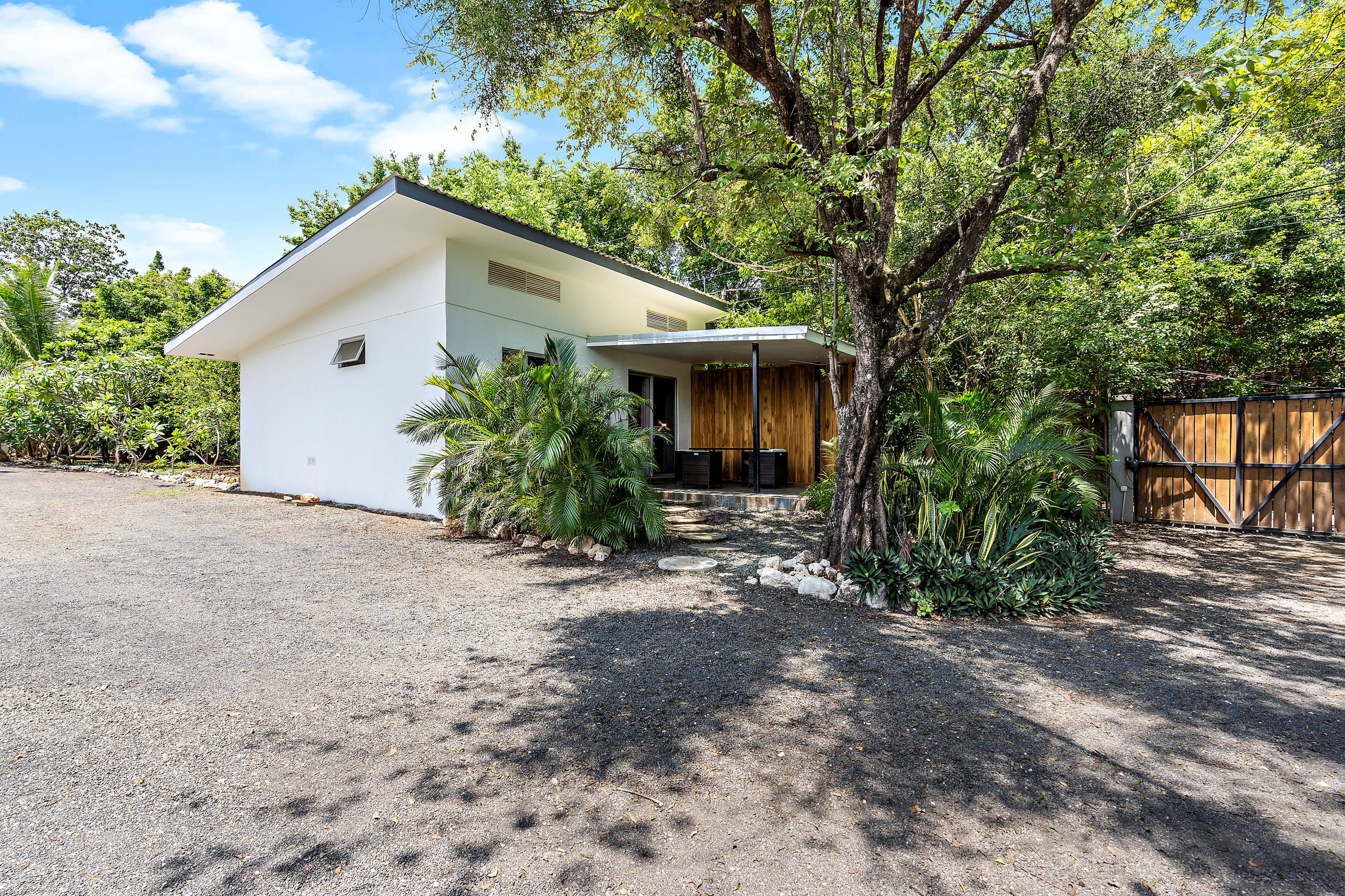 9 bed Single Family Homes For Sale in Tamarindo, Guanacaste - thumb 2