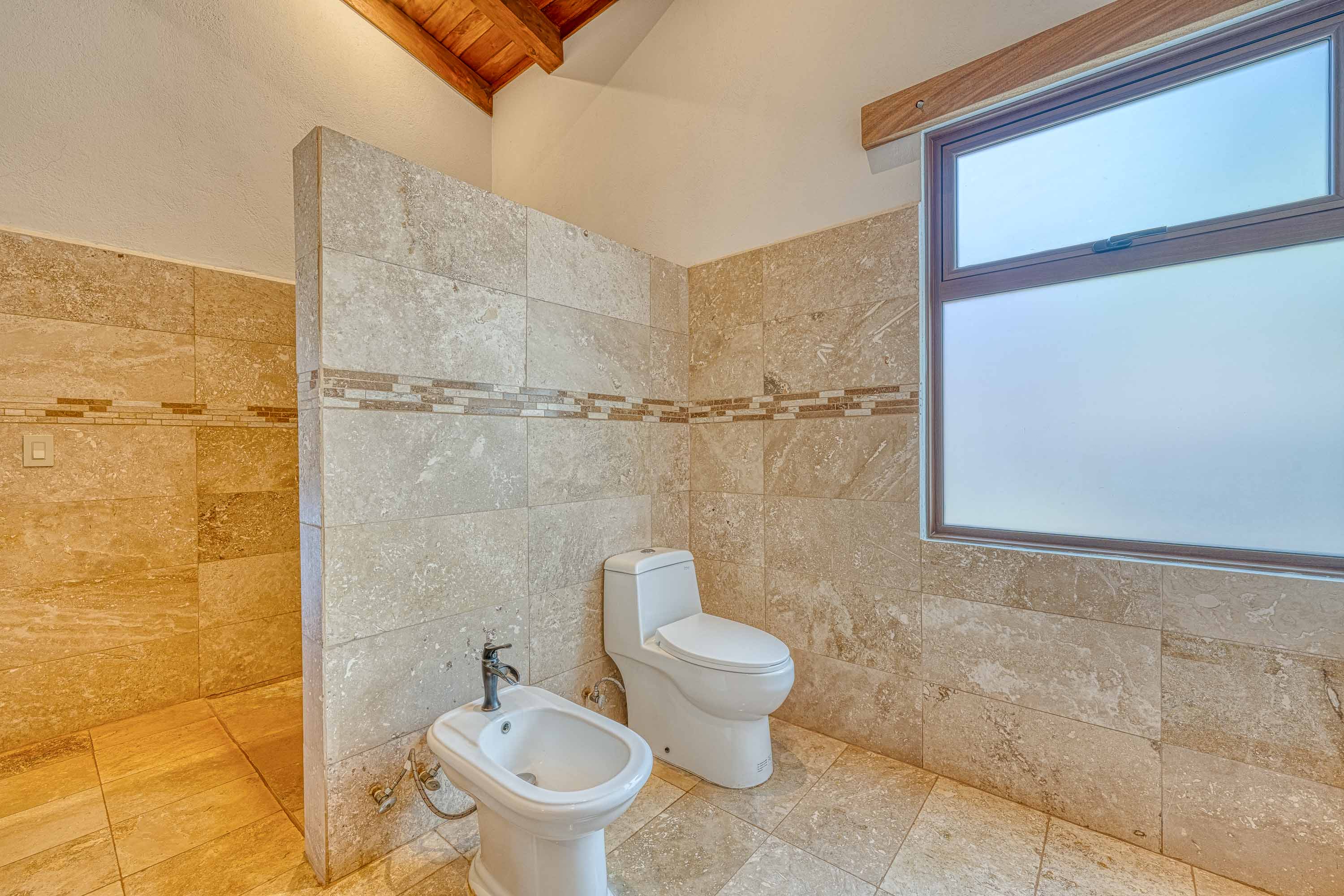 14 bed Single Family Homes For Sale in Tamarindo, Guanacaste - thumb 25