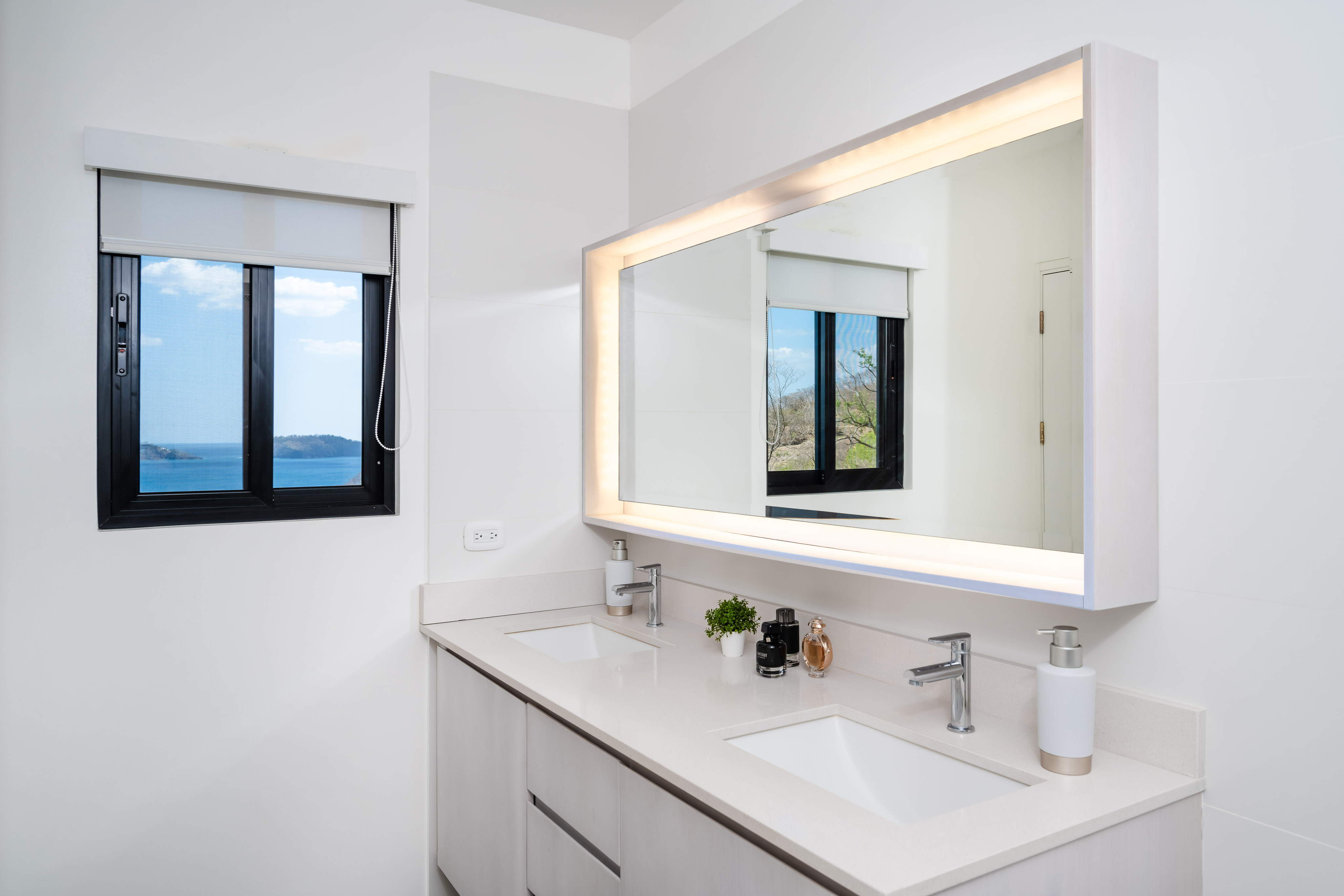 7 bed Single Family Homes For Sale in Playa Flamingo, Guanacaste - thumb 24