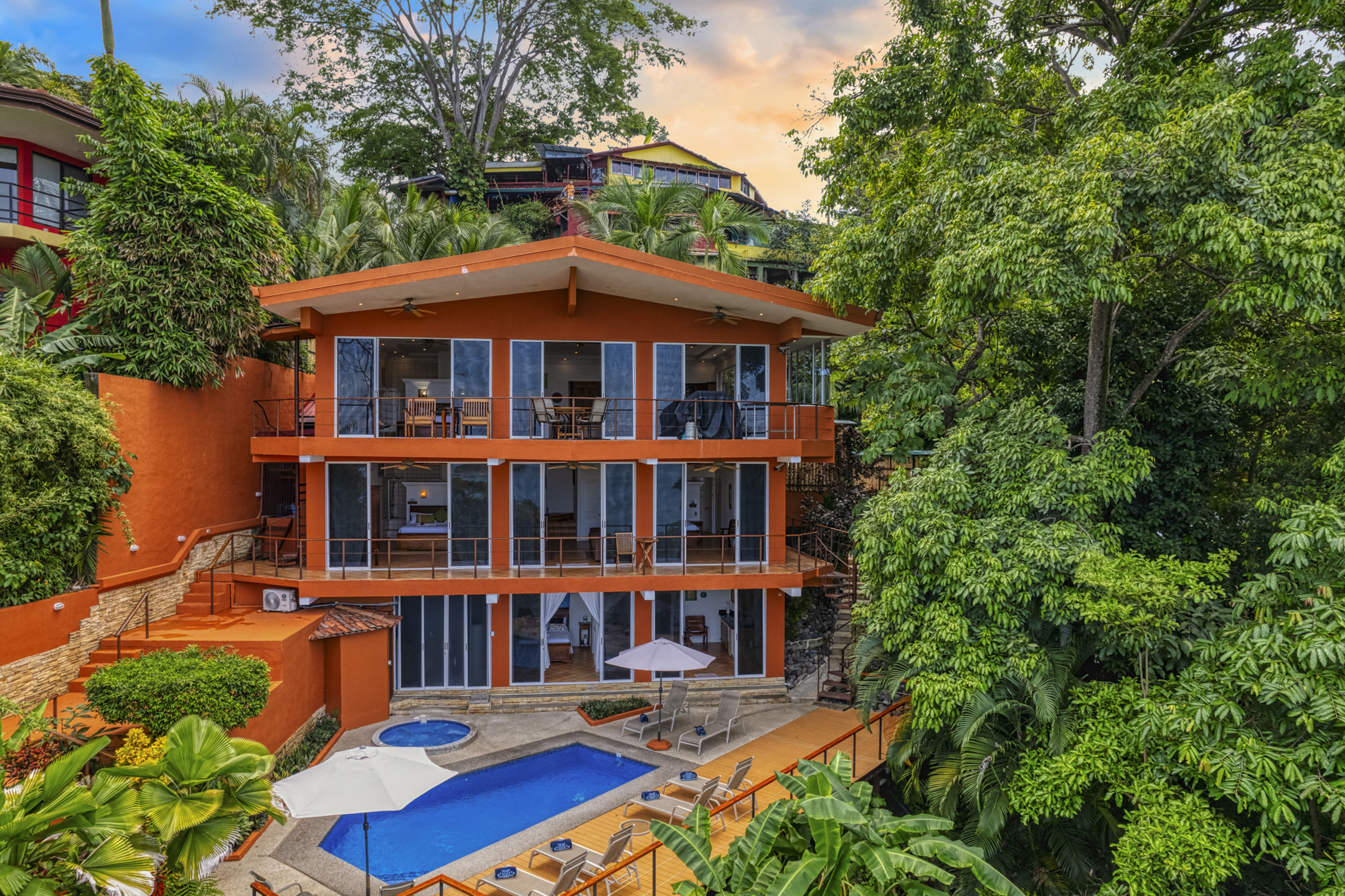 4 bed Single Family Homes For Sale in Manuel Antonio, Puntarenas - thumb 1