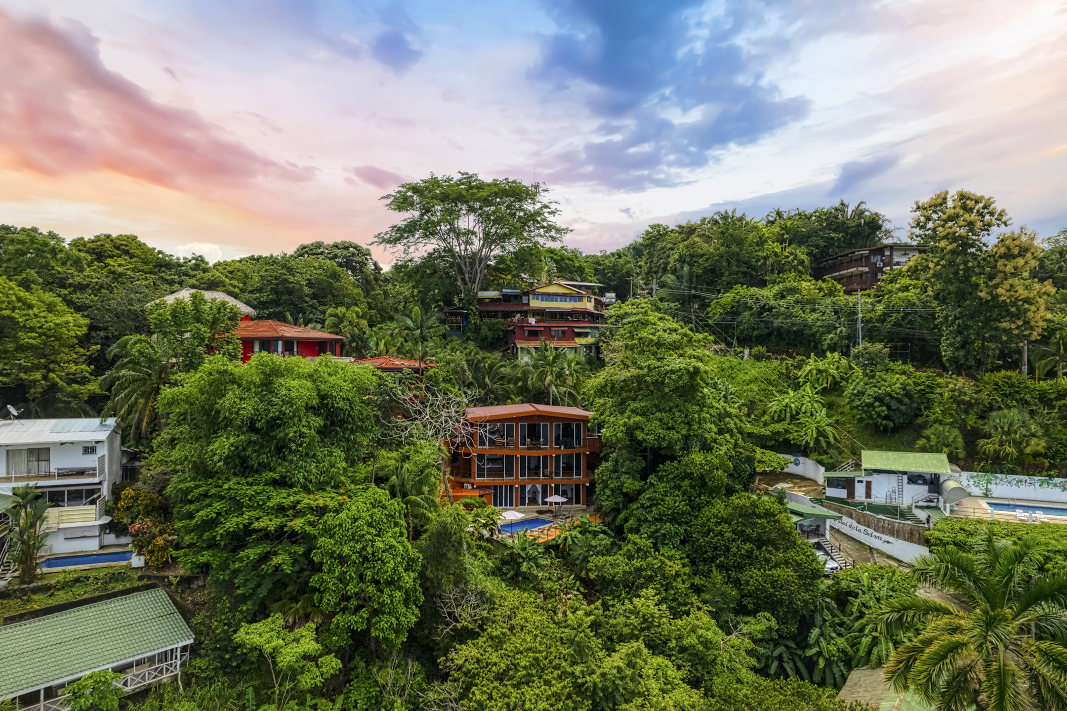 4 bed Single Family Homes For Sale in Manuel Antonio, Puntarenas - thumb 2