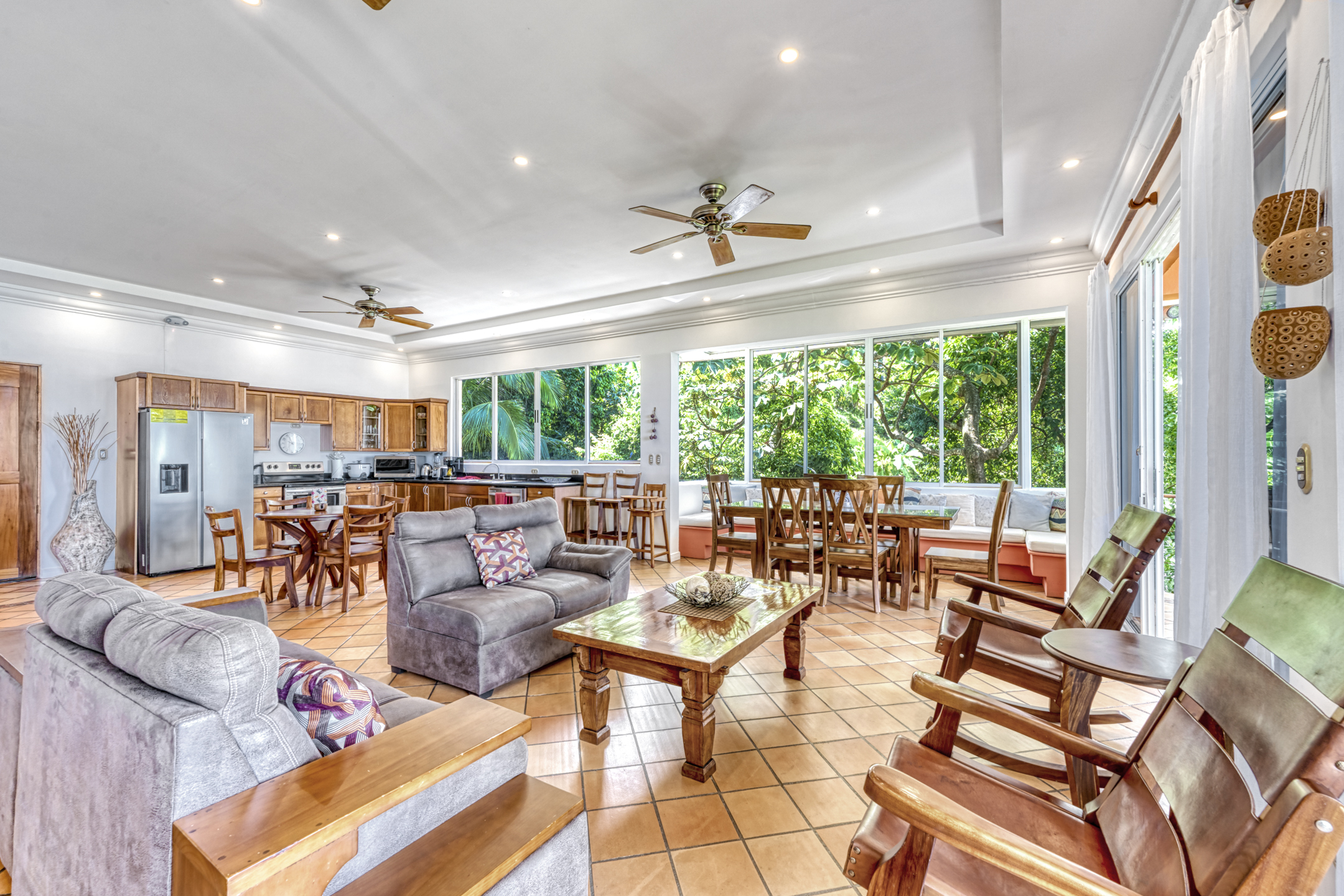 4 bed Single Family Homes For Sale in Manuel Antonio, Puntarenas - thumb 10