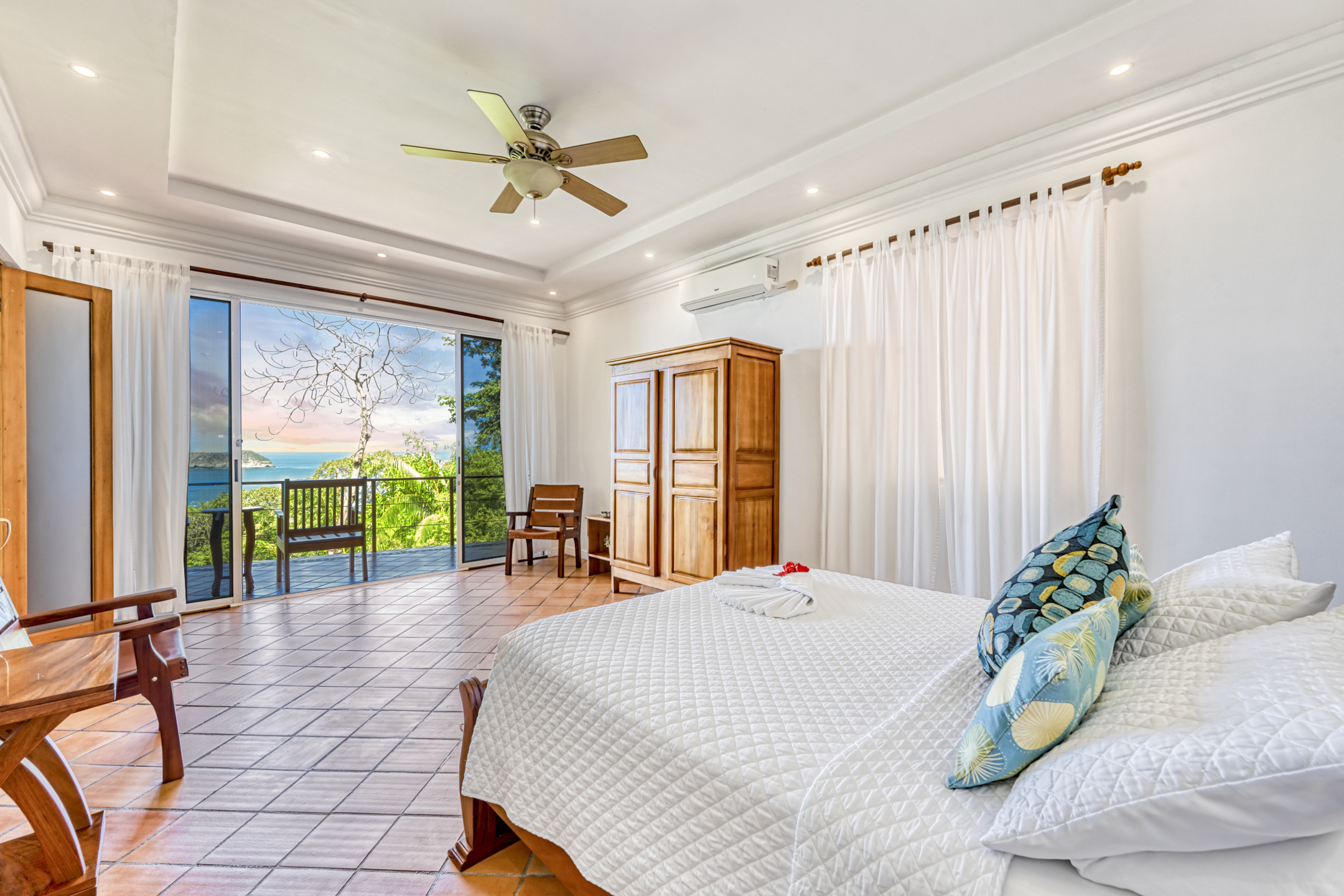 4 bed Single Family Homes For Sale in Manuel Antonio, Puntarenas - thumb 14