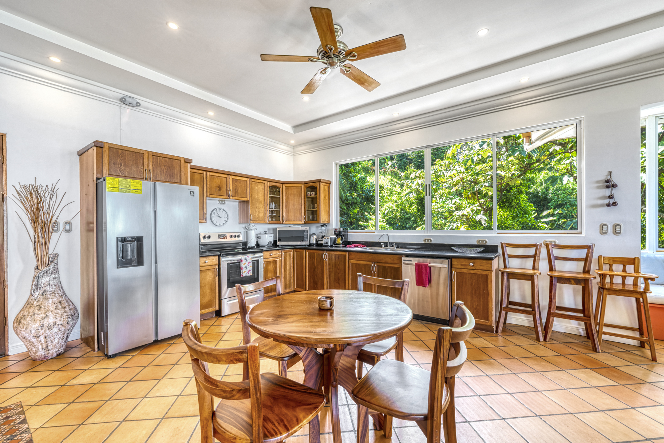 4 bed Single Family Homes For Sale in Manuel Antonio, Puntarenas - thumb 9