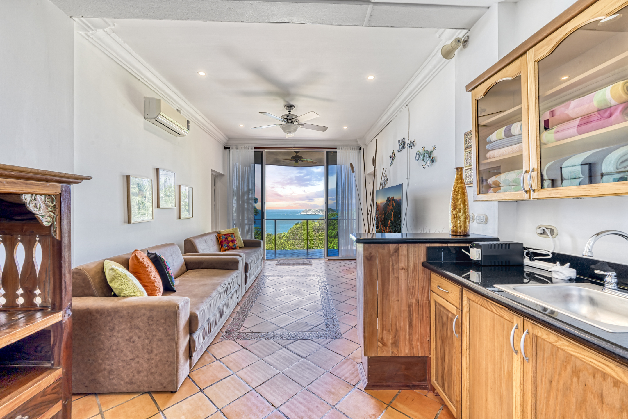 4 bed Single Family Homes For Sale in Manuel Antonio, Puntarenas - thumb 12