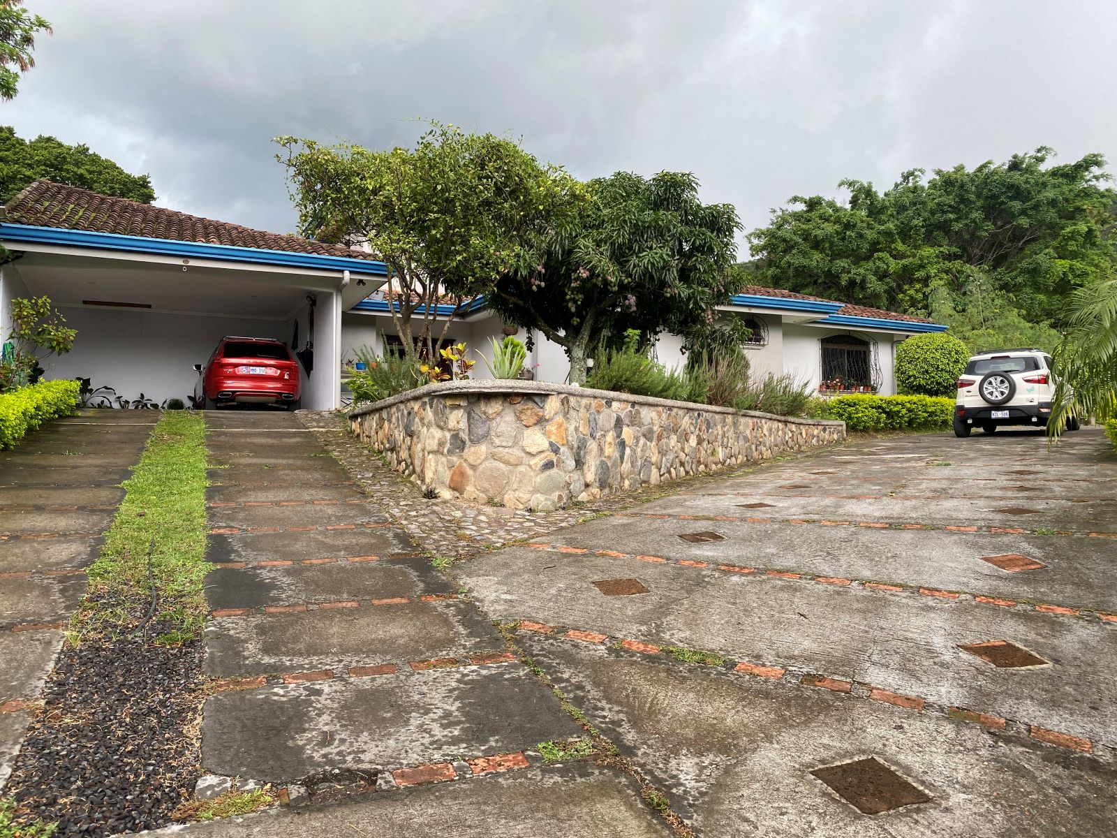 4 bed Single Family Homes For Sale in Salitral, San Jose - thumb 4