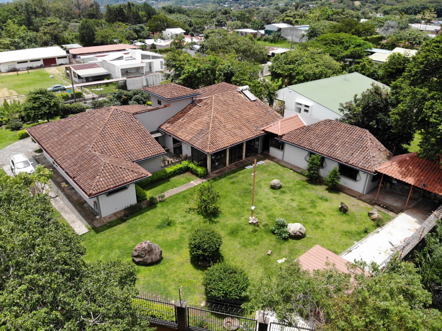 4 bed Single Family Homes For Sale in Salitral, San Jose - thumb 2